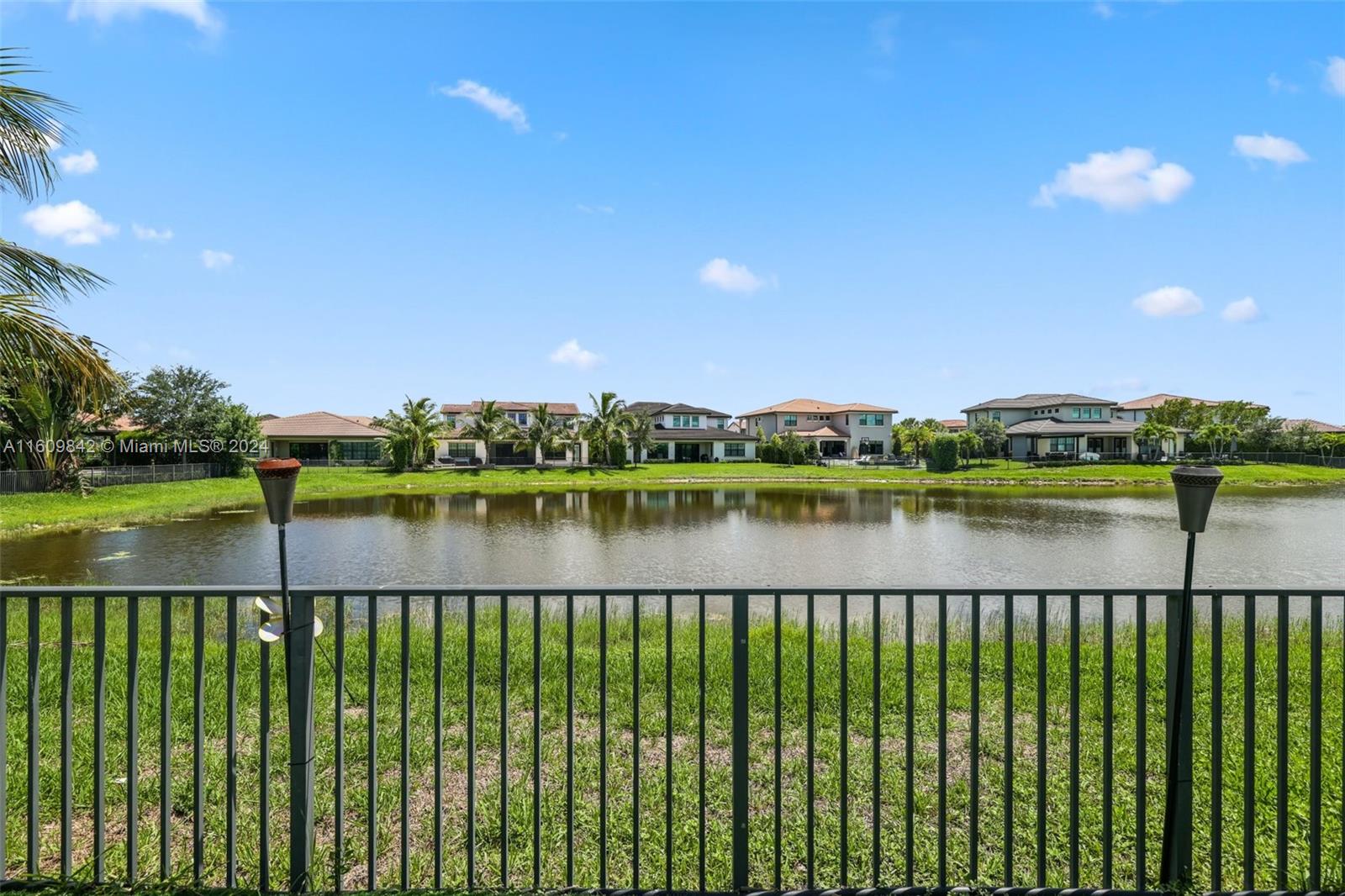 11016 N Meridian Dr N