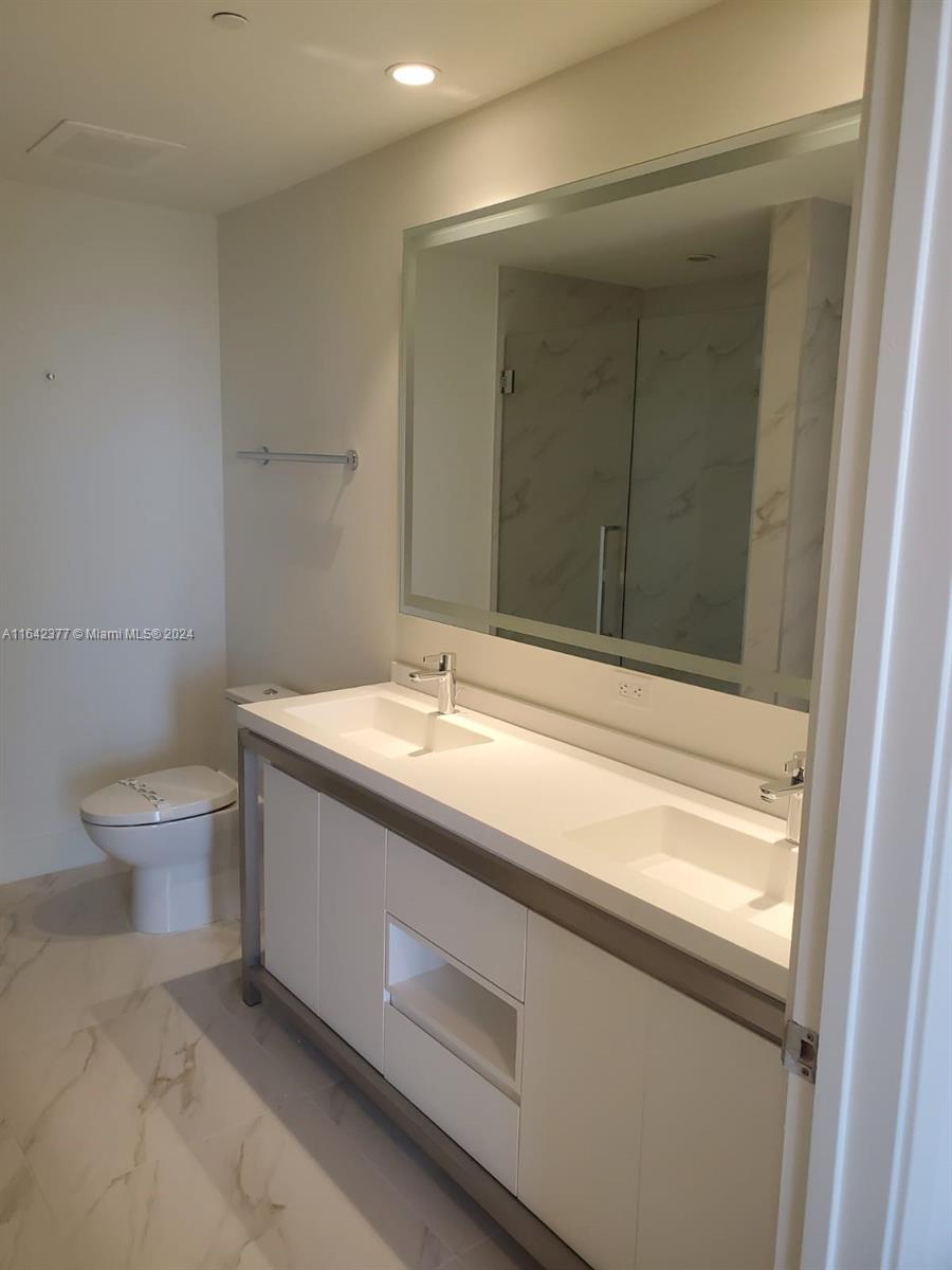 2000 Metropica Way # 2204