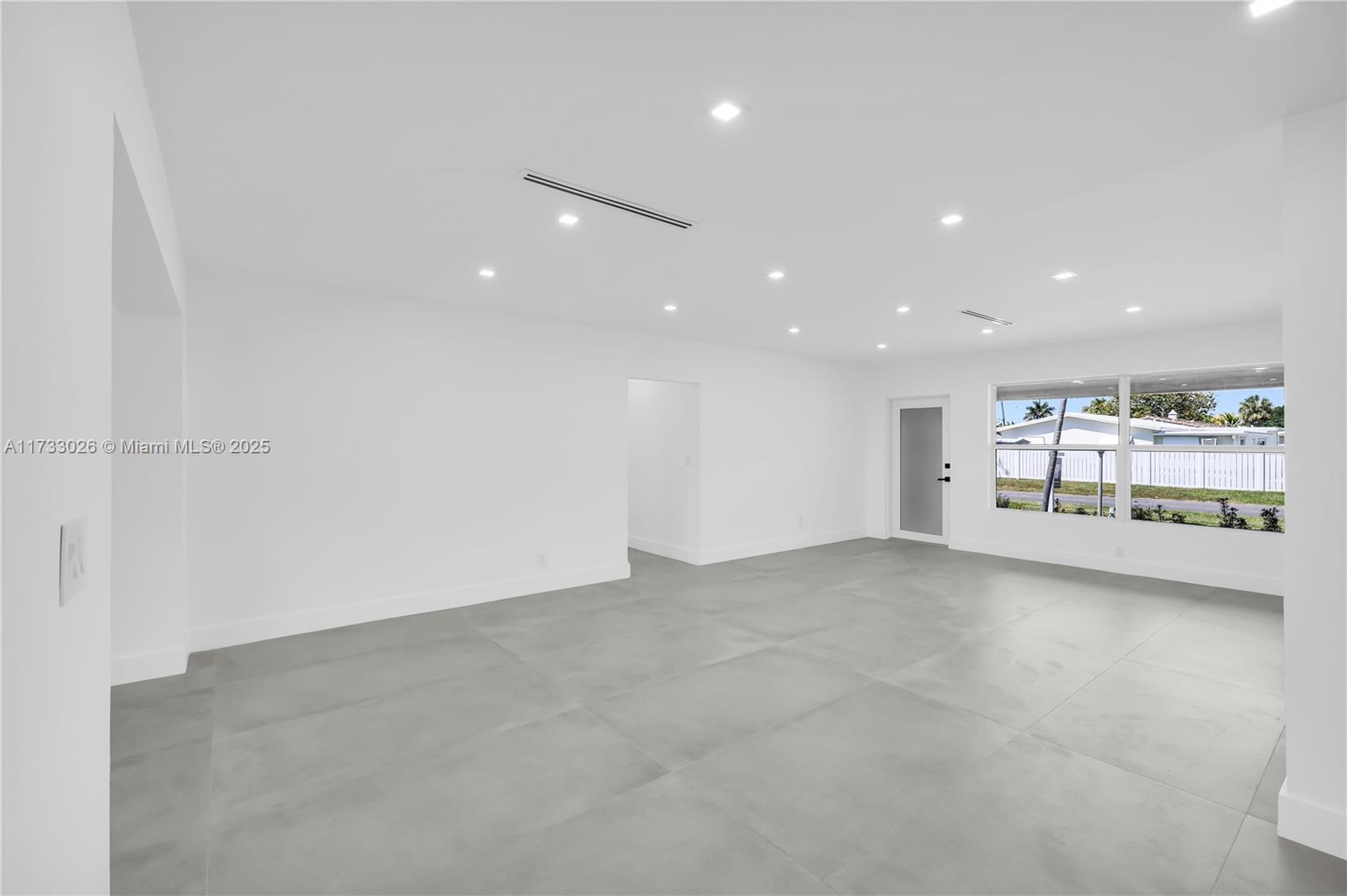 660 SE 4th Ave