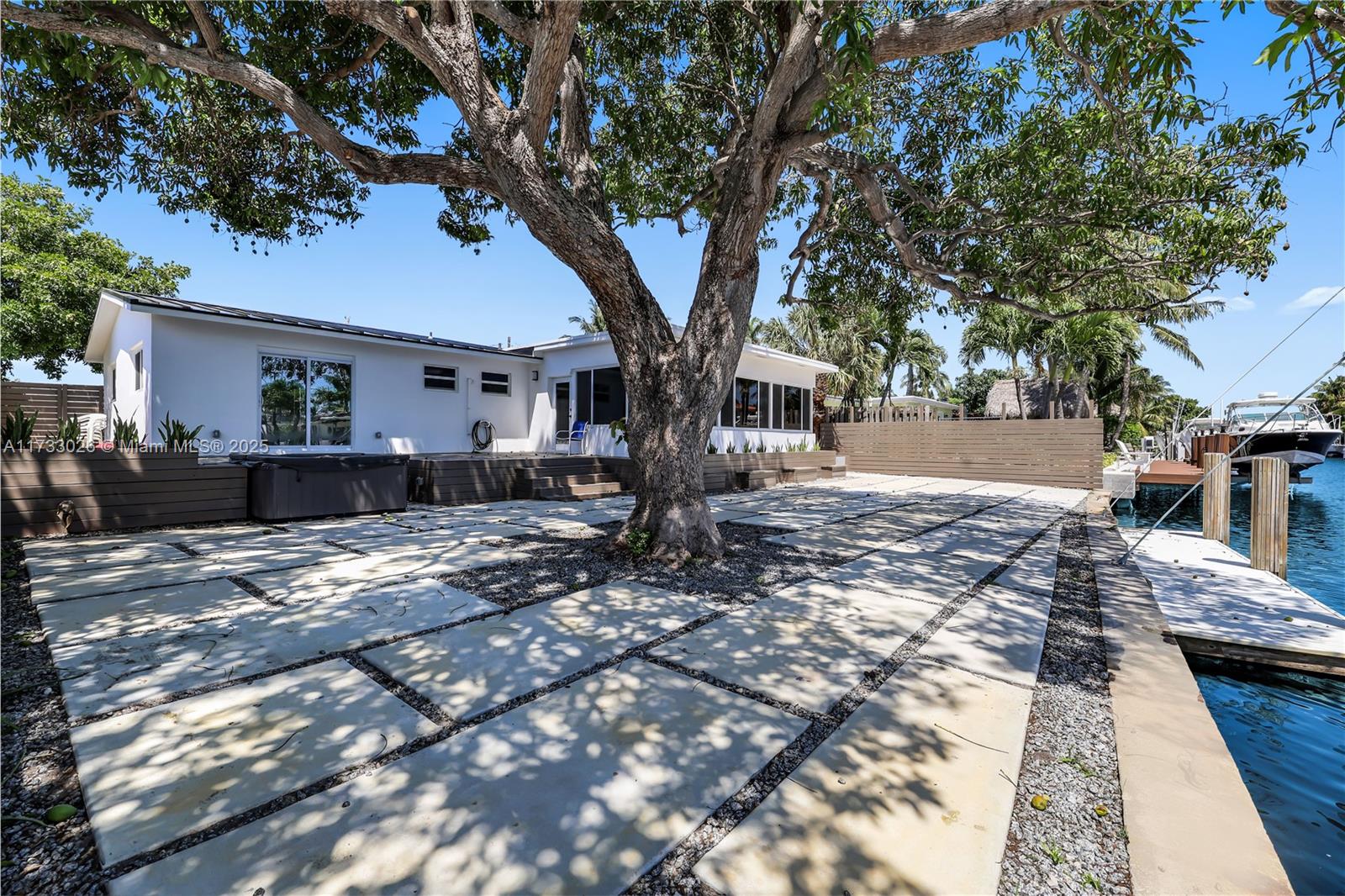 660 SE 4th Ave