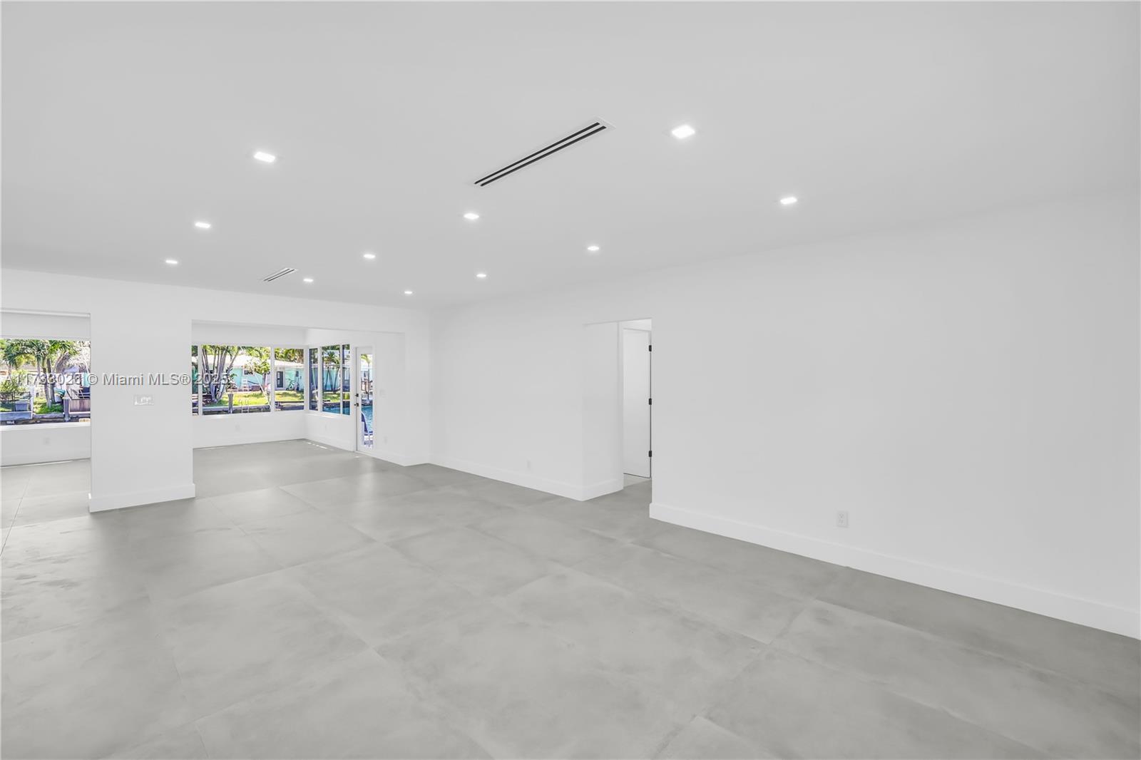 660 SE 4th Ave