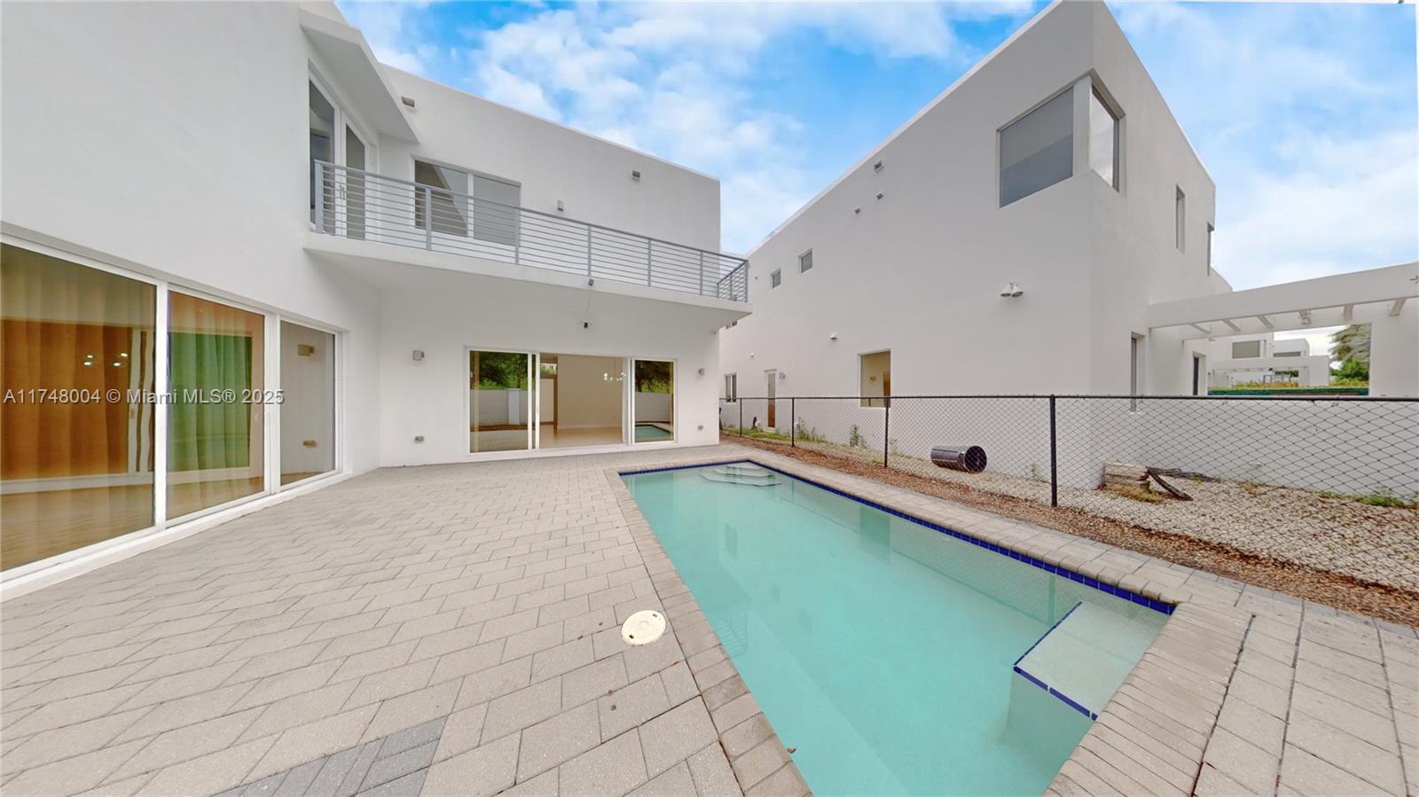 9980 NW 74th Ter