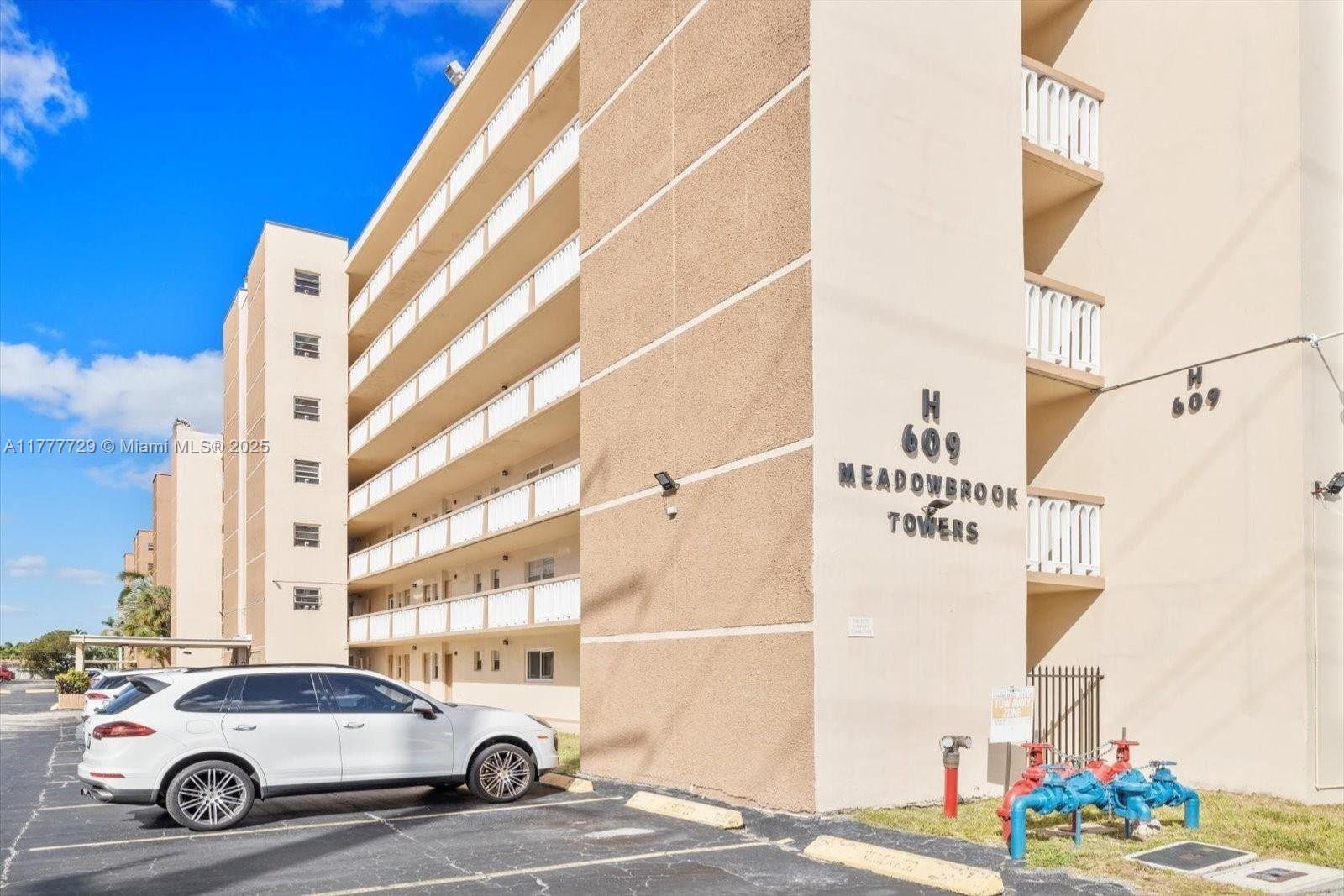609 NE 14th Ave # 105