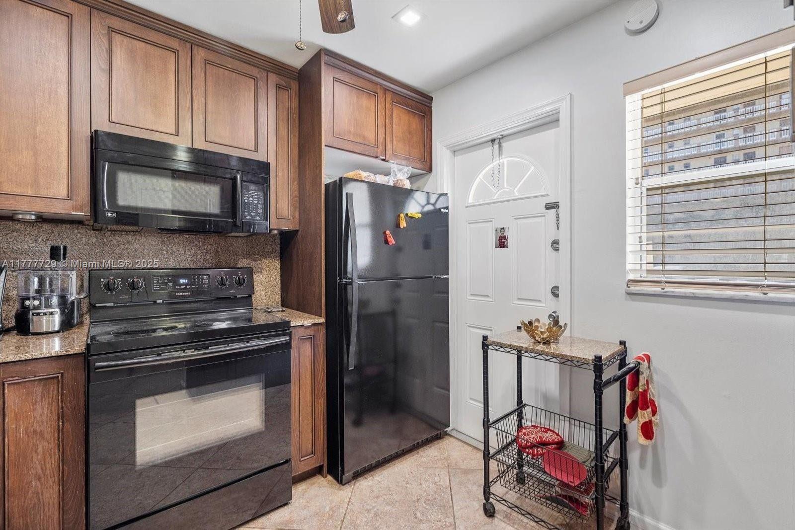 609 NE 14th Ave # 105