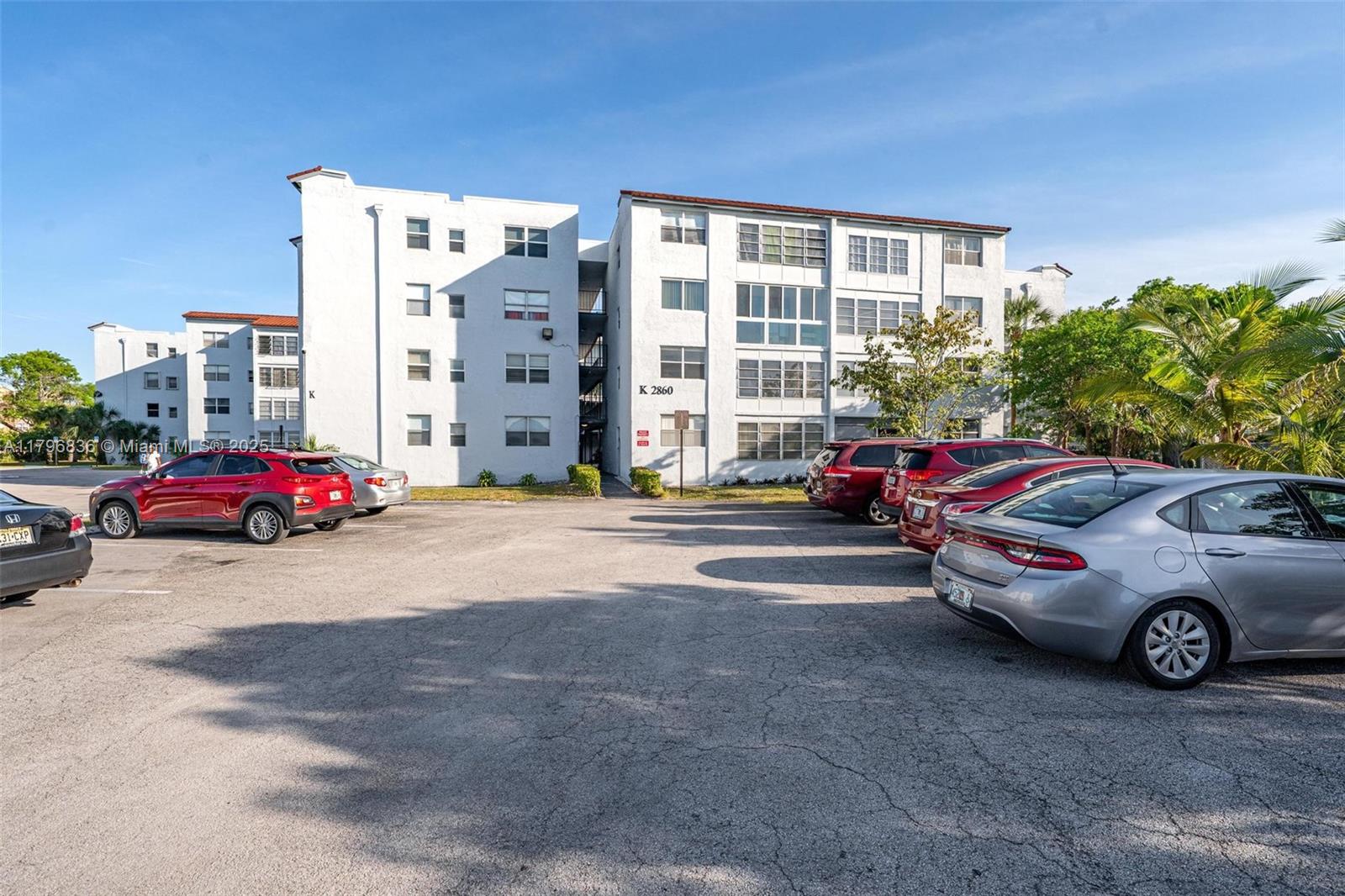 2860 Somerset Dr # 101K