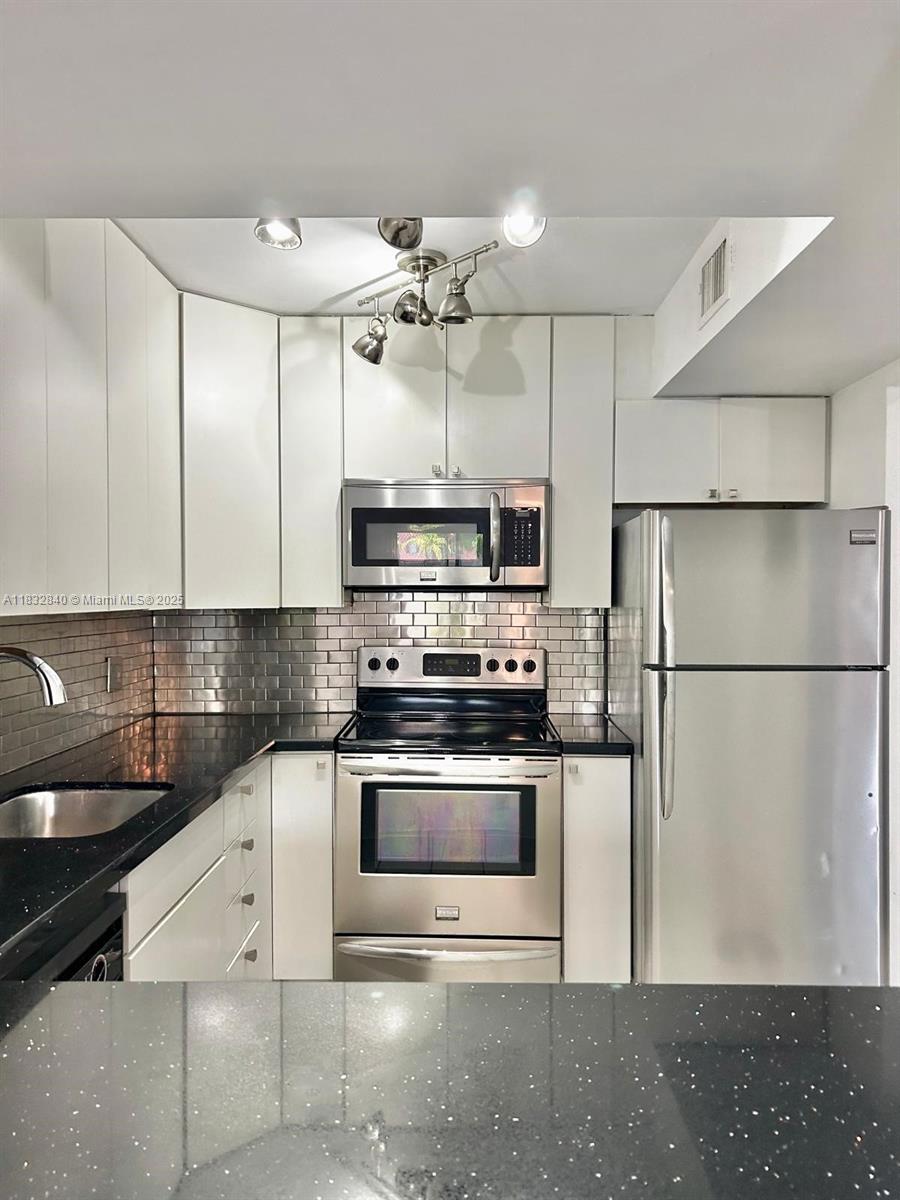 630 Tennis Club Dr # 106