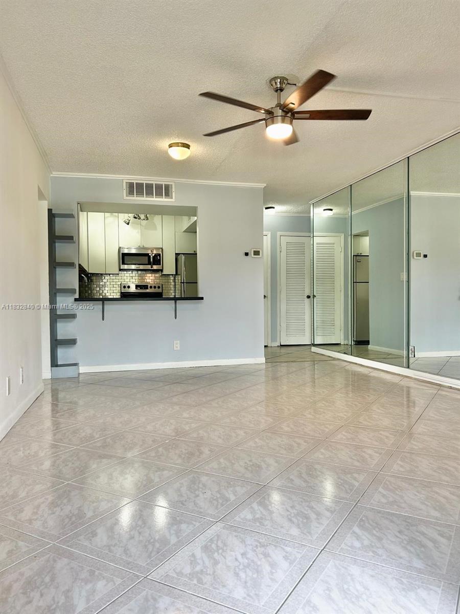 630 Tennis Club Dr # 106