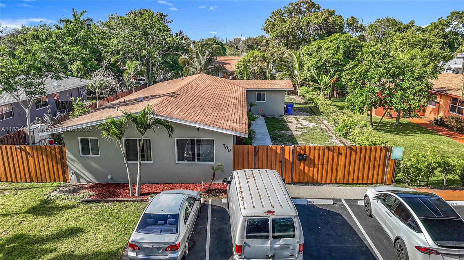 700 NE 25th St # B