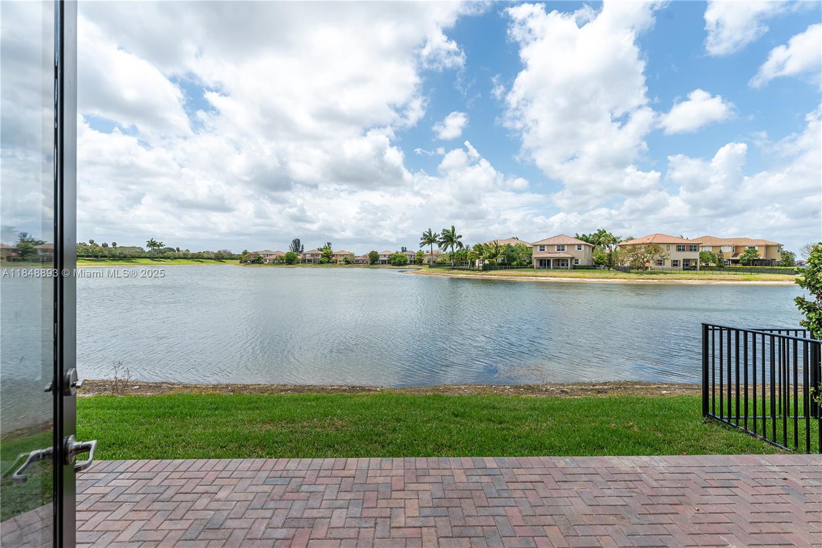 8435 Lakeview Trl