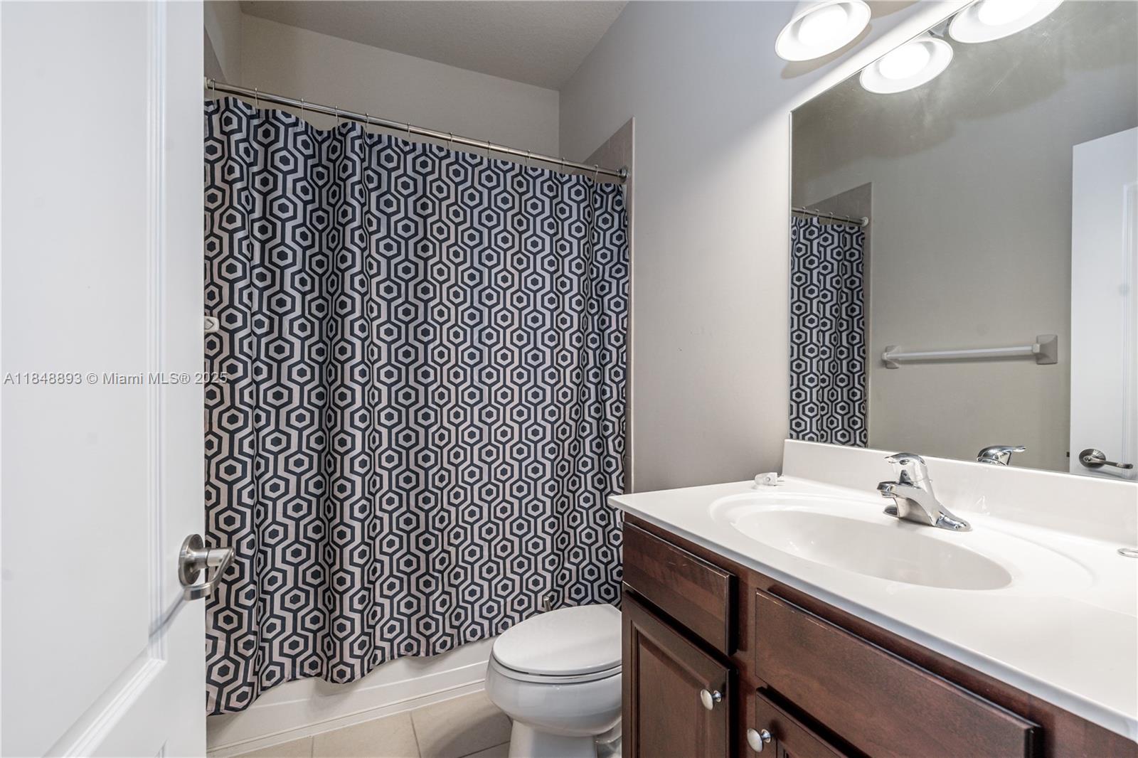 8435 Lakeview Trl