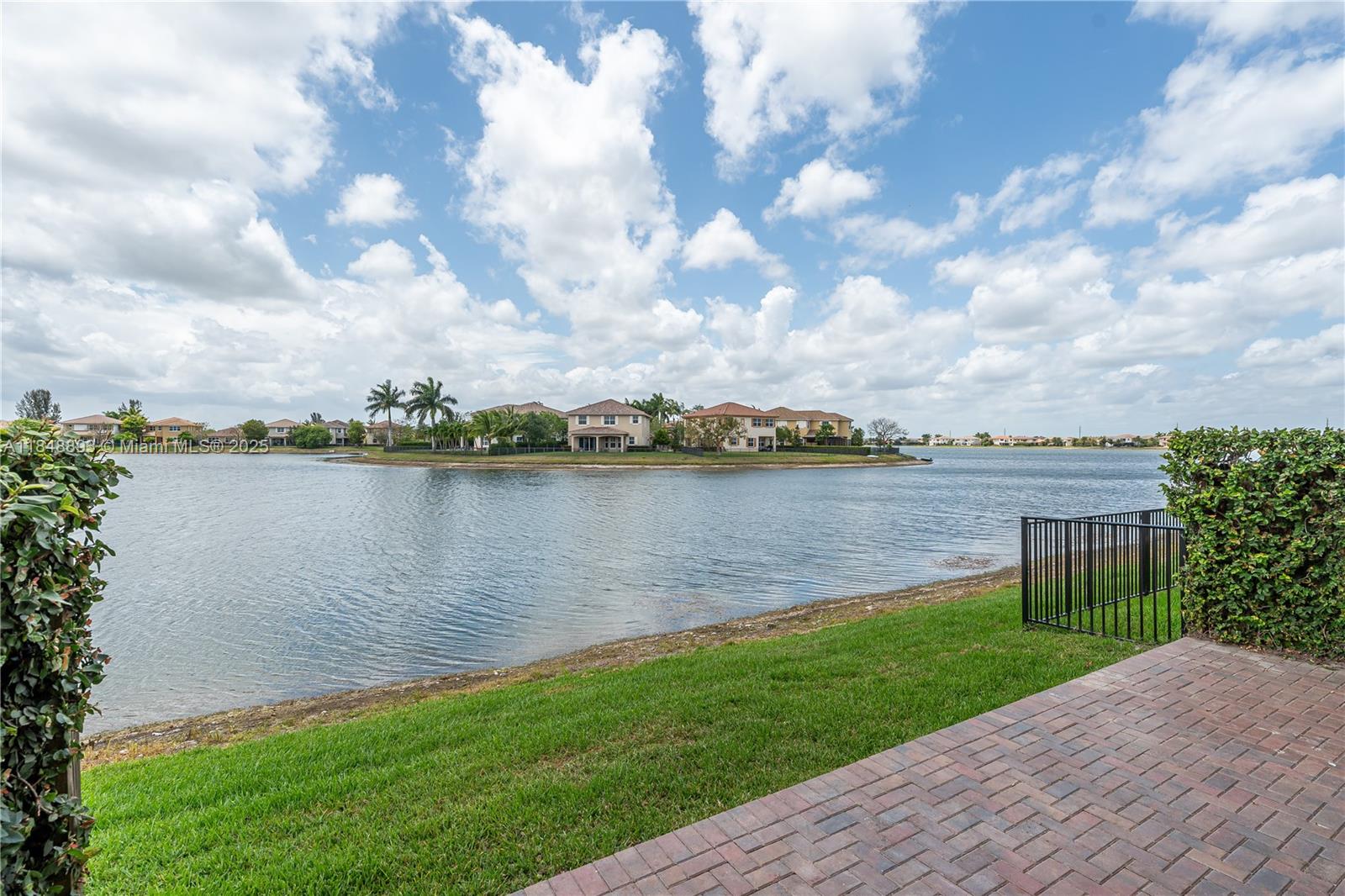 8435 Lakeview Trl
