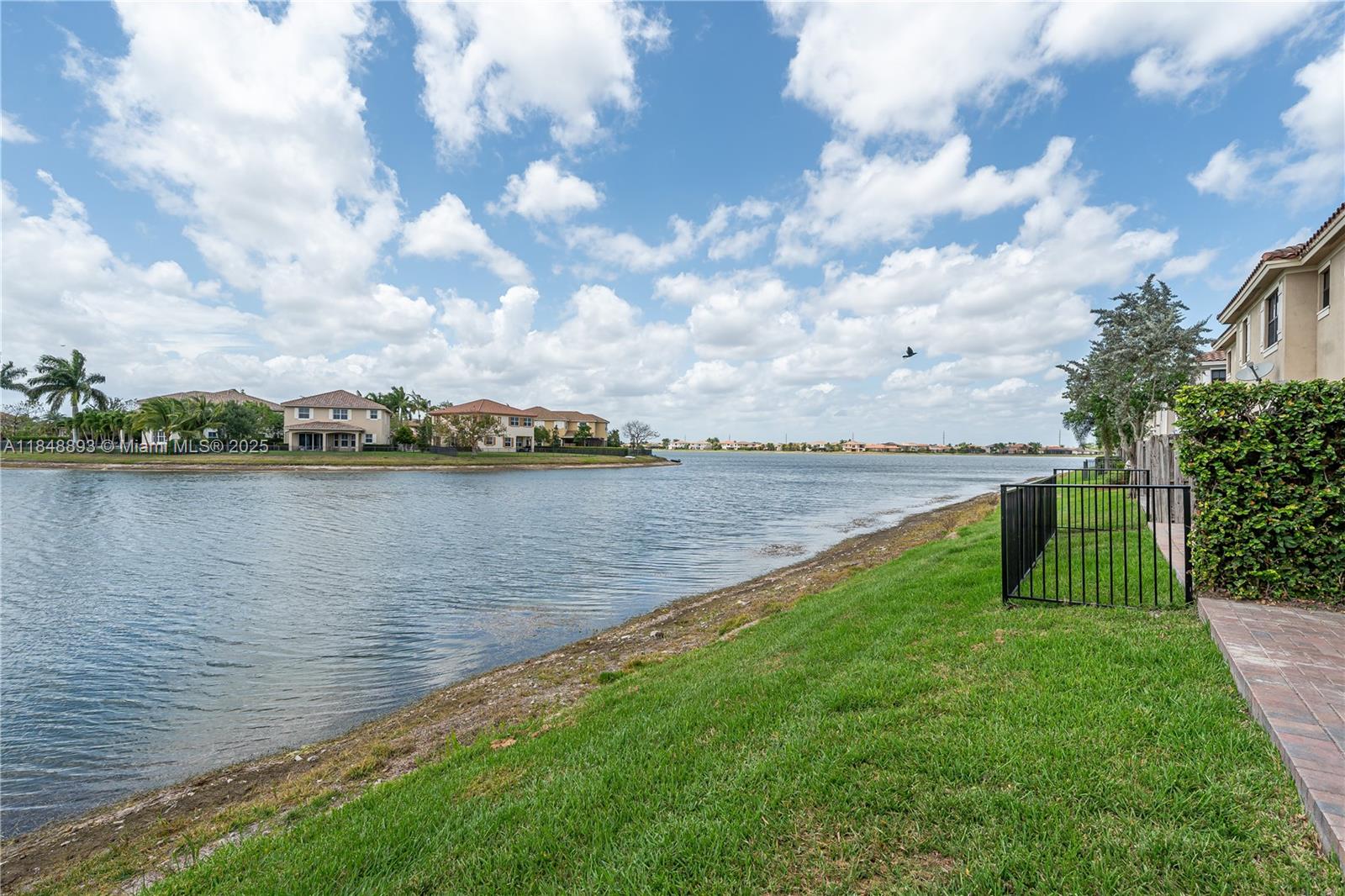 8435 Lakeview Trl