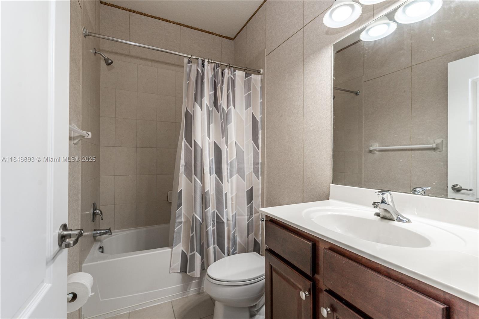 8435 Lakeview Trl