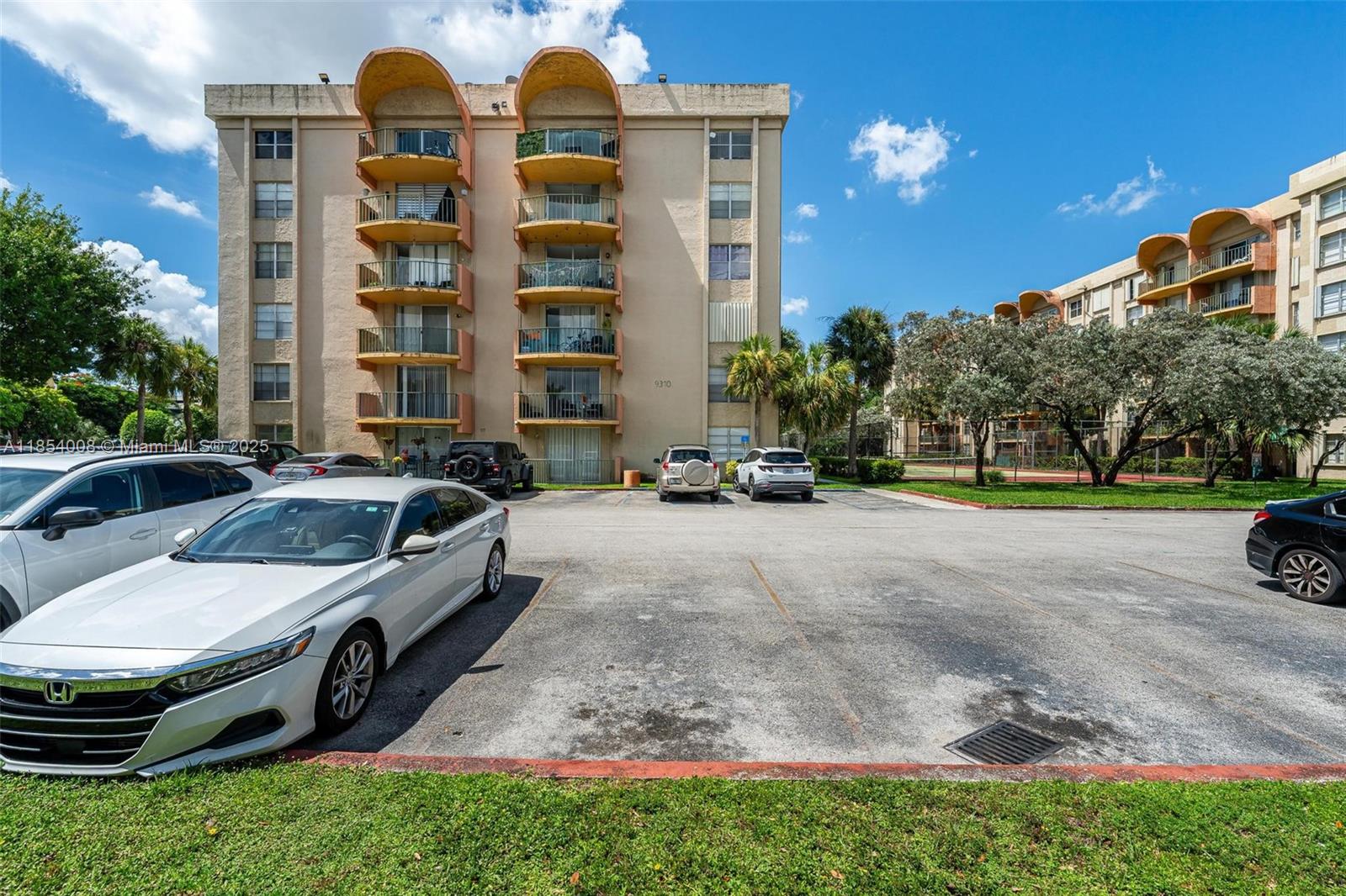 9310 Fontainebleau Blvd # 501