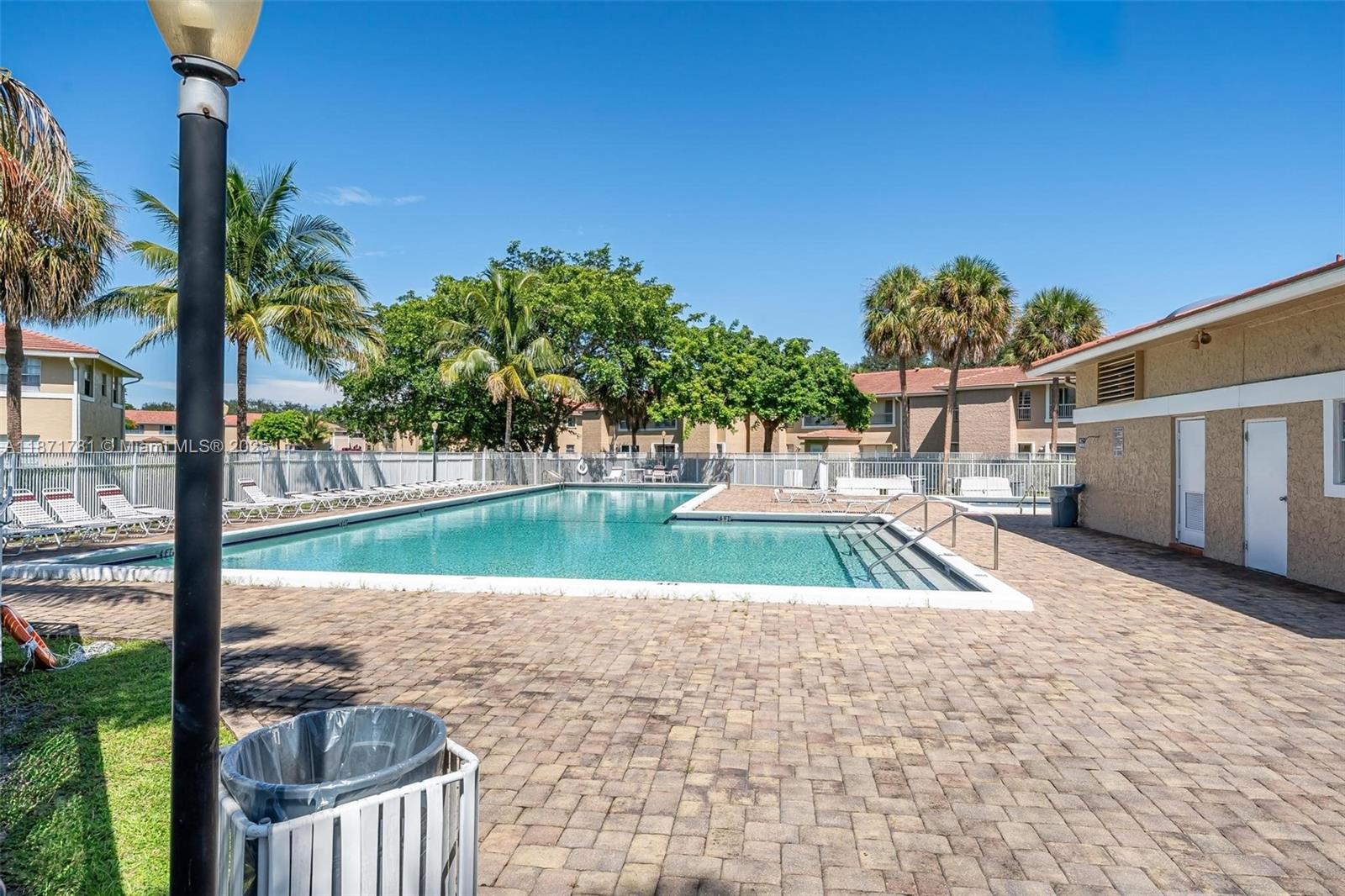 1033 Twin Lakes Dr # D Unit: 27-D