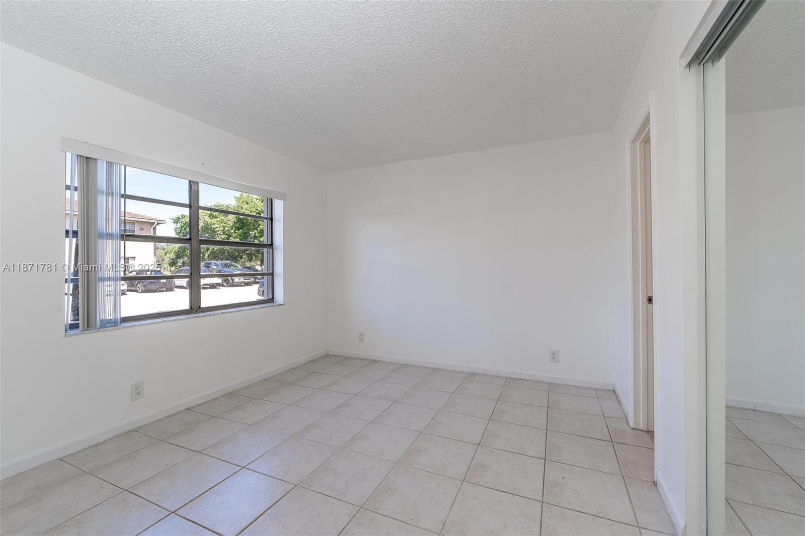 1033 Twin Lakes Dr # D Unit: 27-D