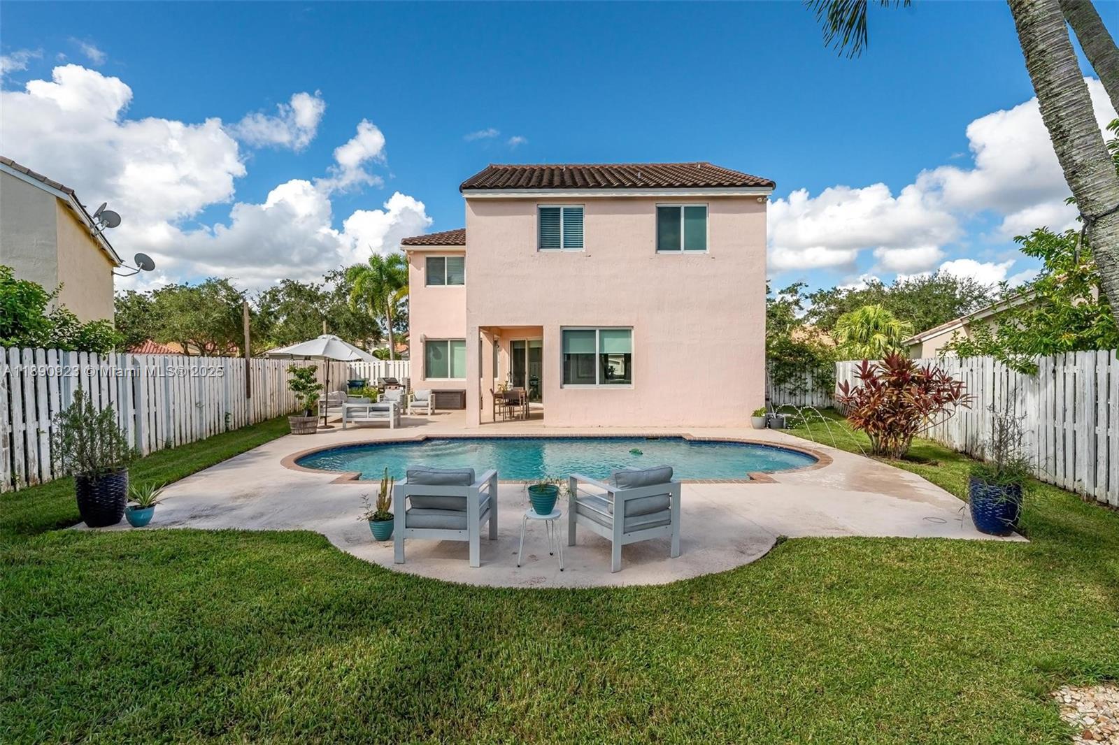 925 Briar Ridge Rd