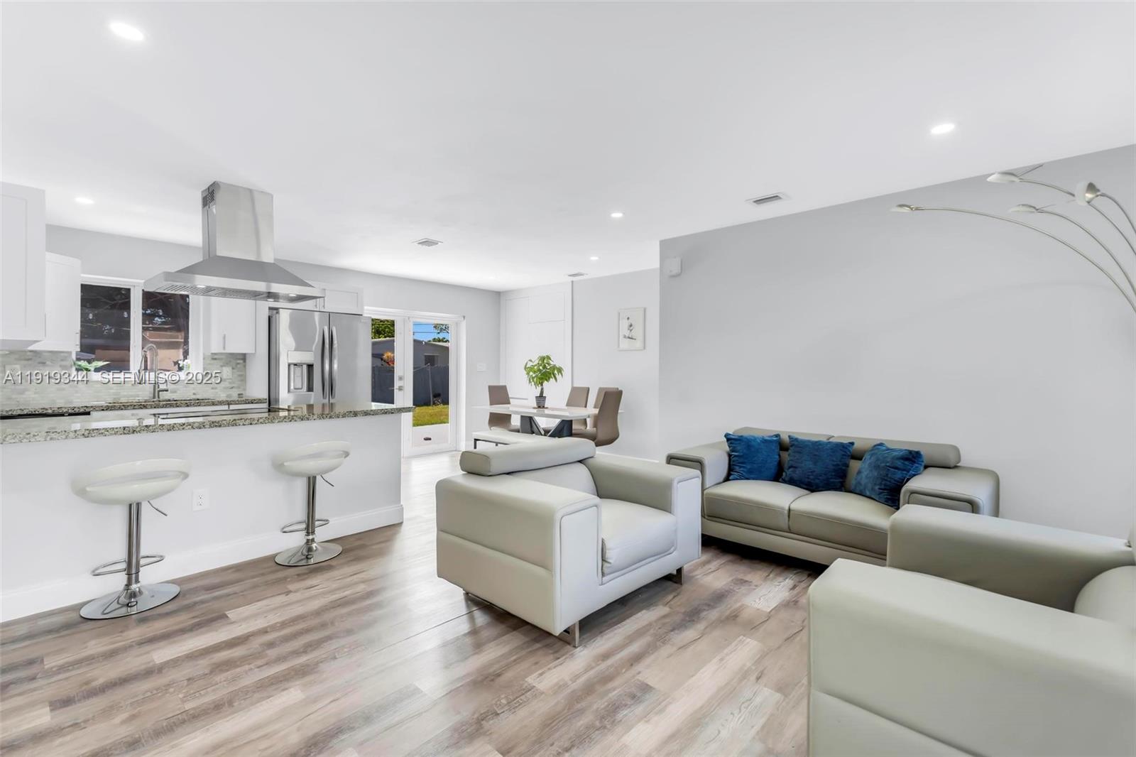 330 N 70th Ave
