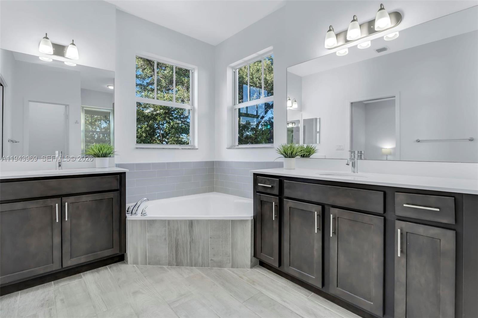 4923 NW 48th Ter