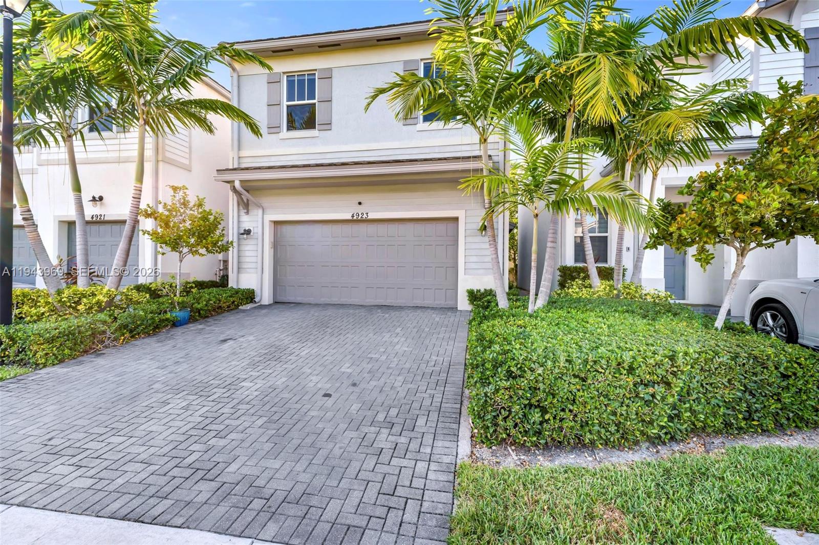 4923 NW 48th Ter