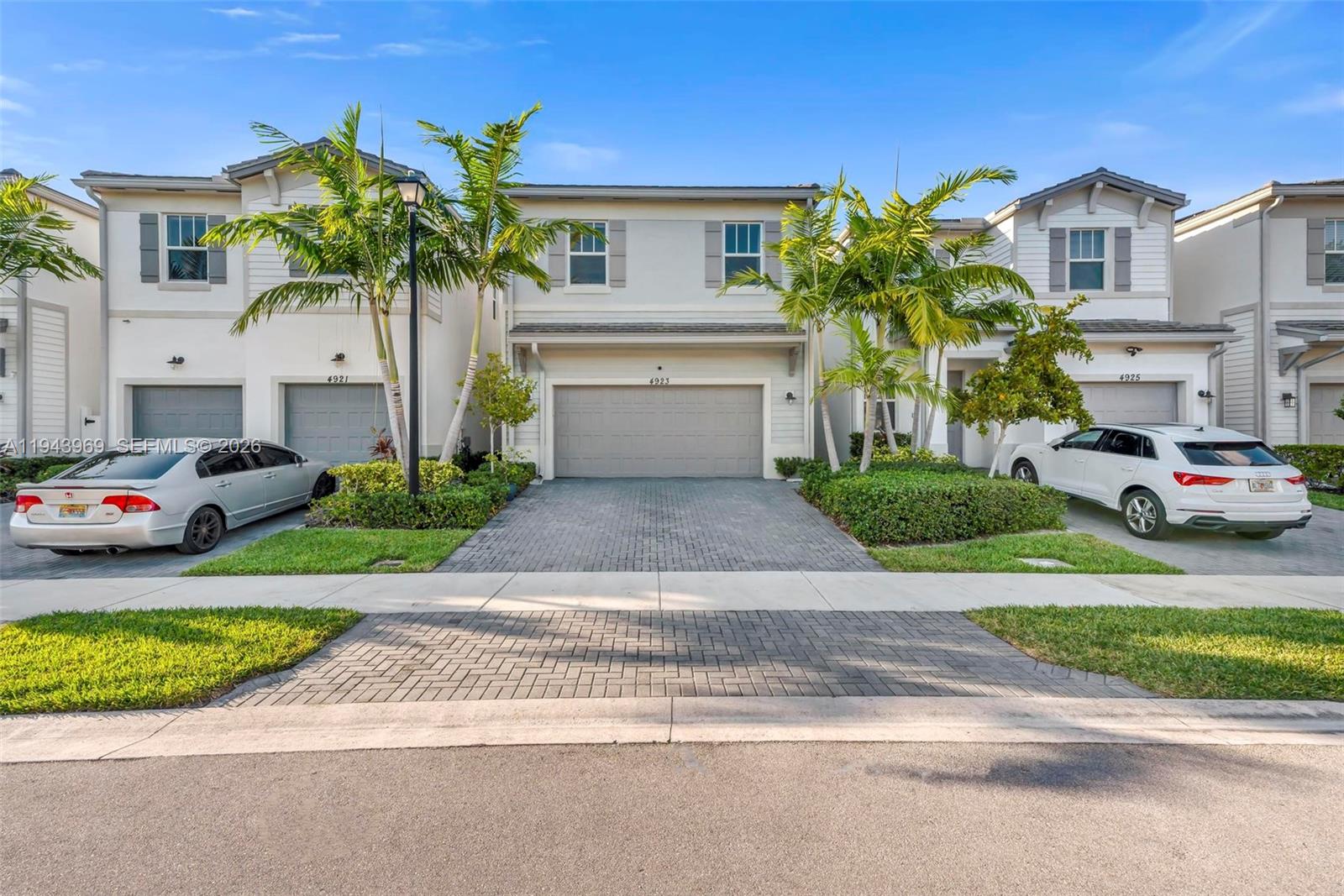 4923 NW 48th Ter