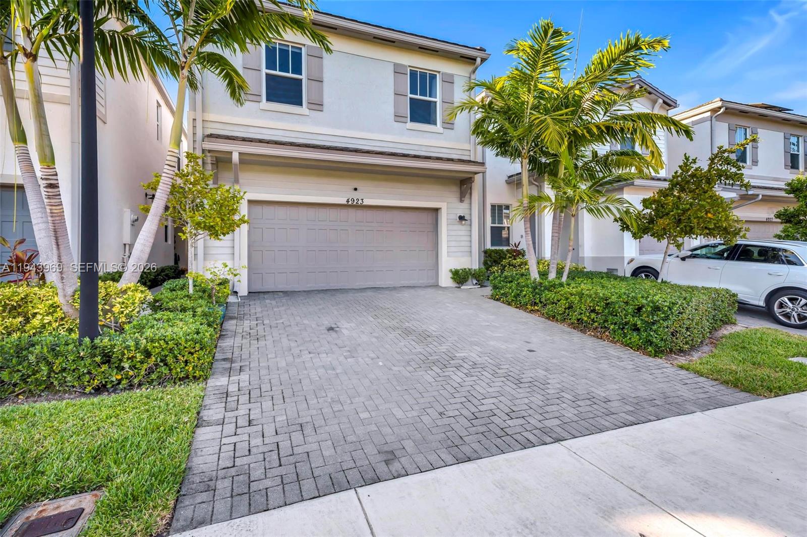 4923 NW 48th Ter