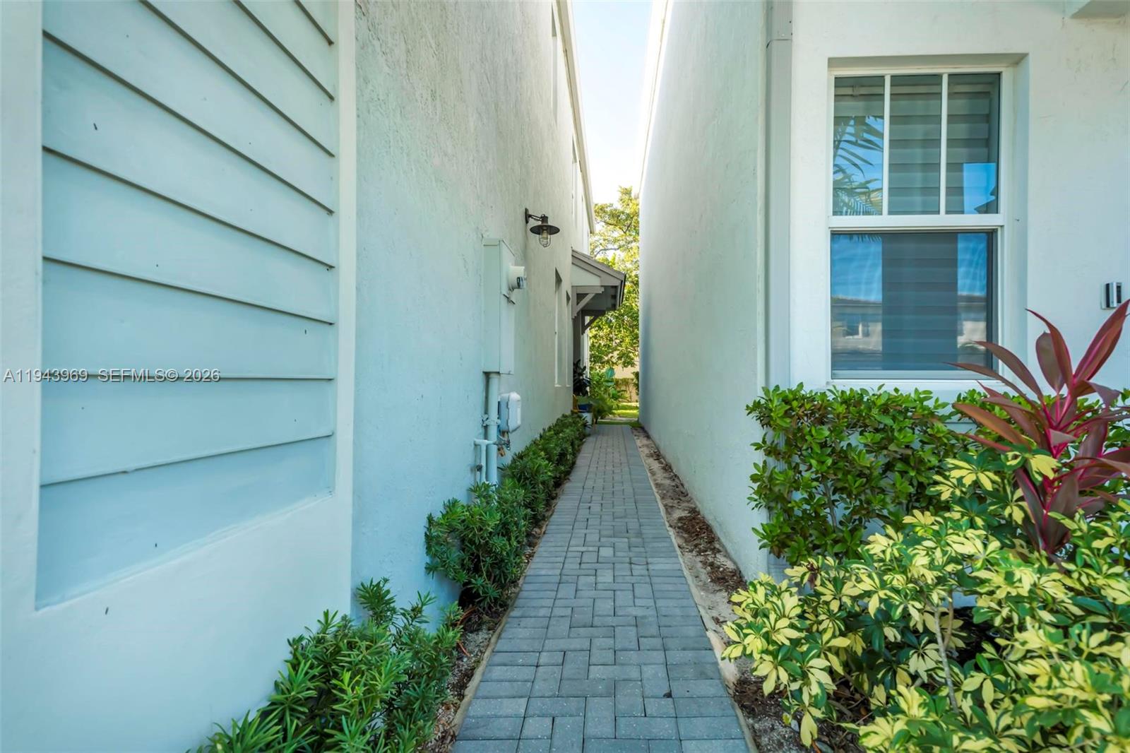 4923 NW 48th Ter