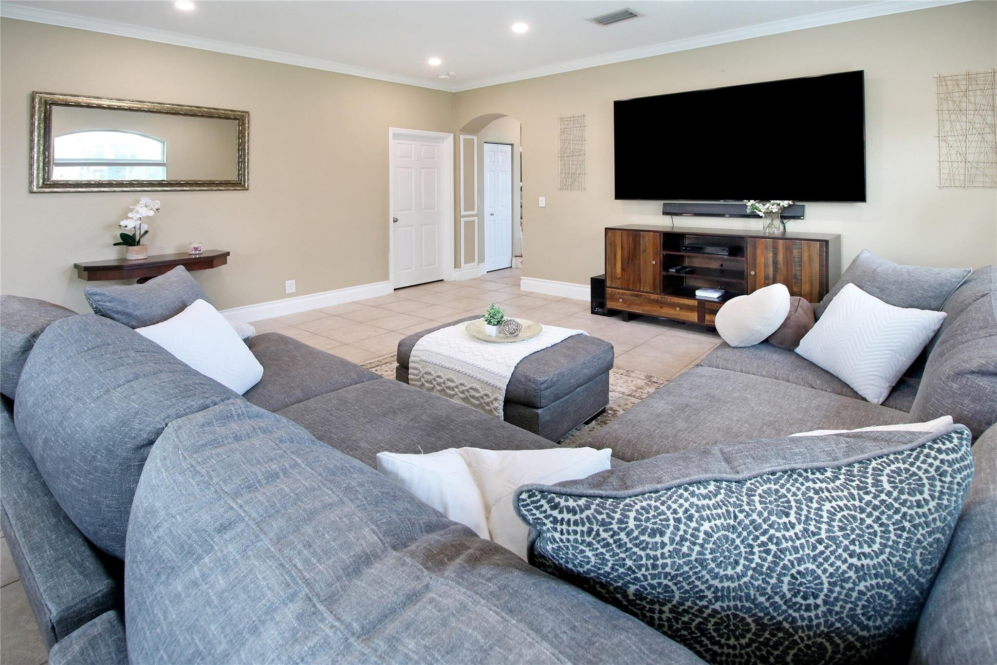 4727 Saint Simon Dr