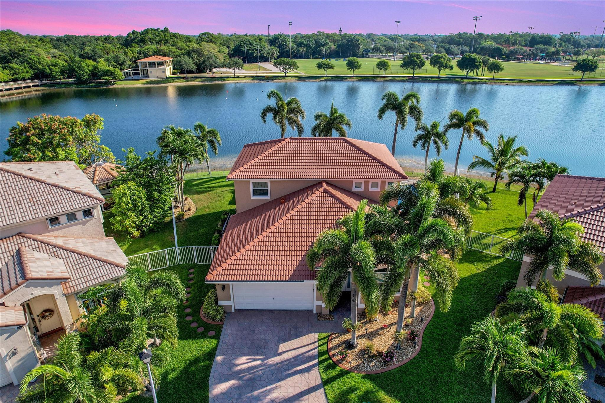 4727 Saint Simon Dr