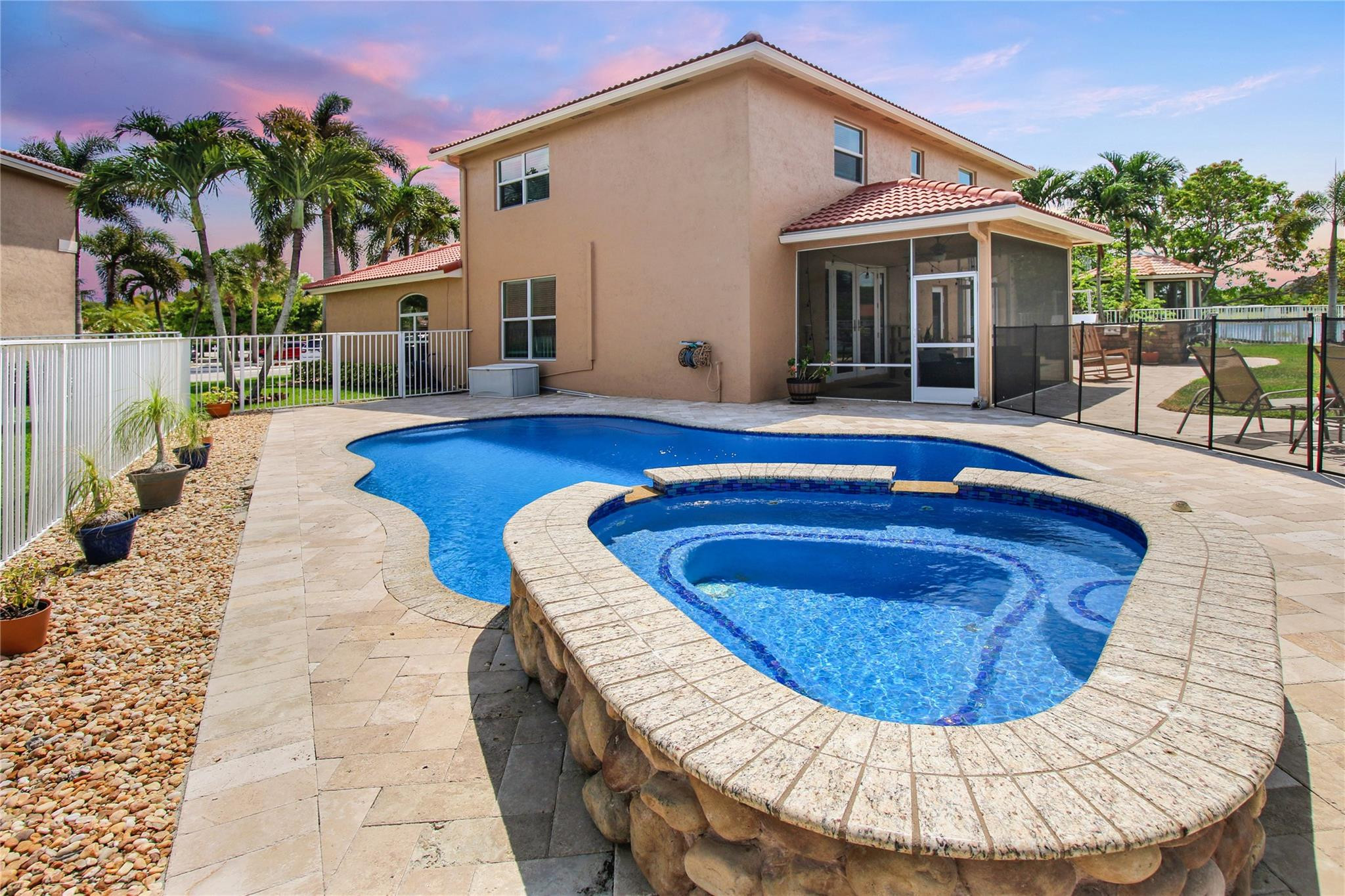 4727 Saint Simon Dr
