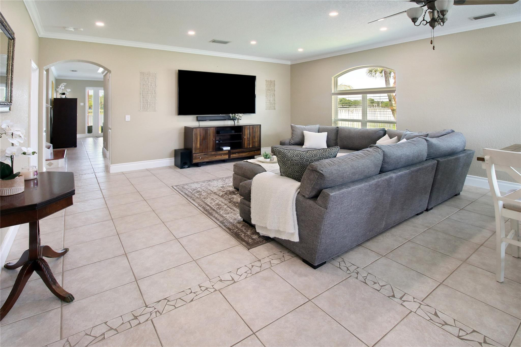 4727 Saint Simon Dr
