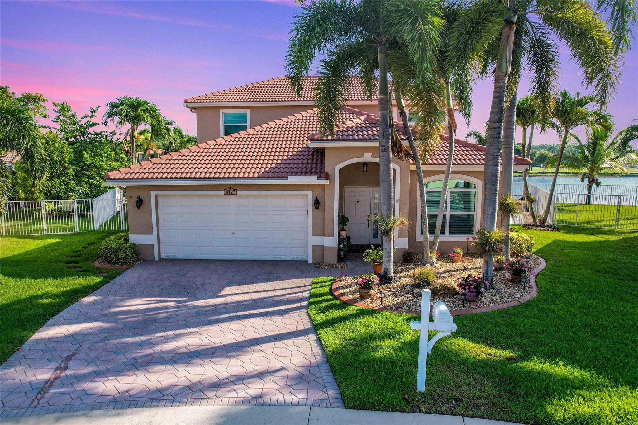 4727 Saint Simon Dr