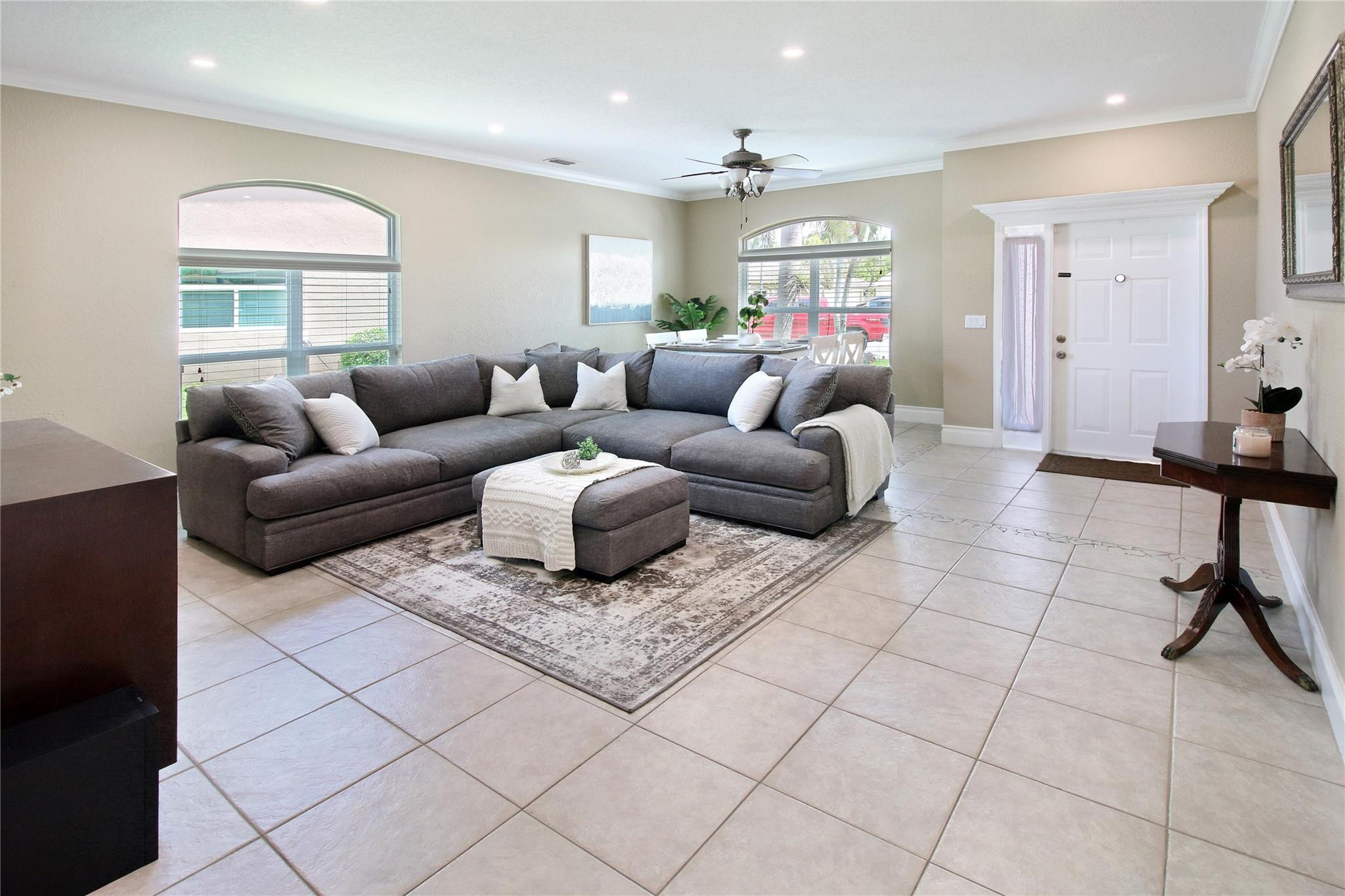 4727 Saint Simon Dr