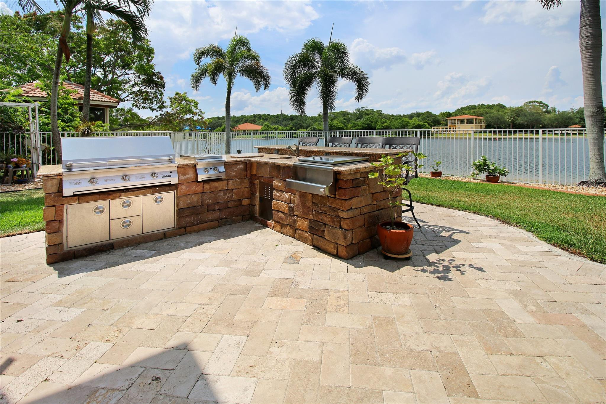 4727 Saint Simon Dr
