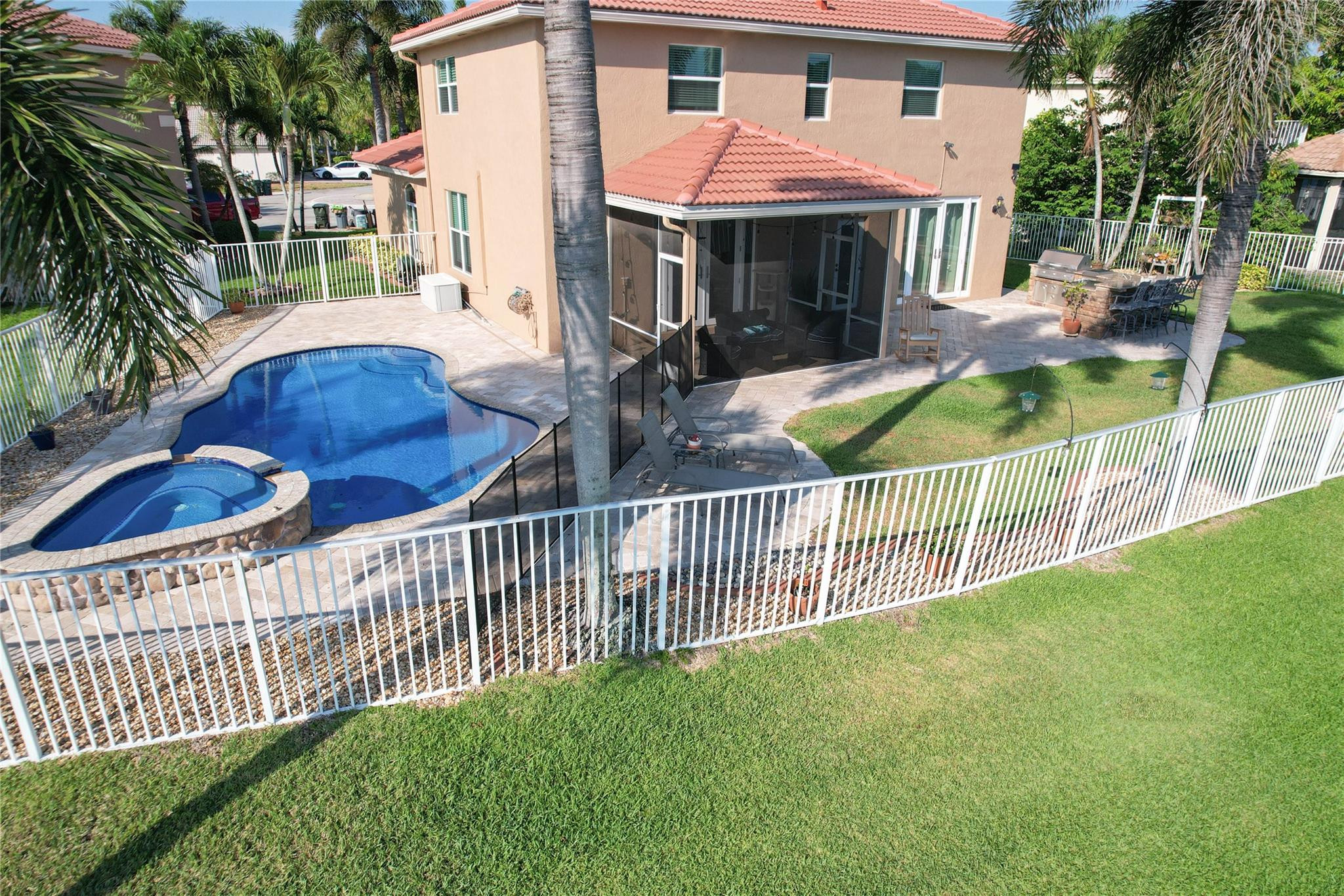 4727 Saint Simon Dr