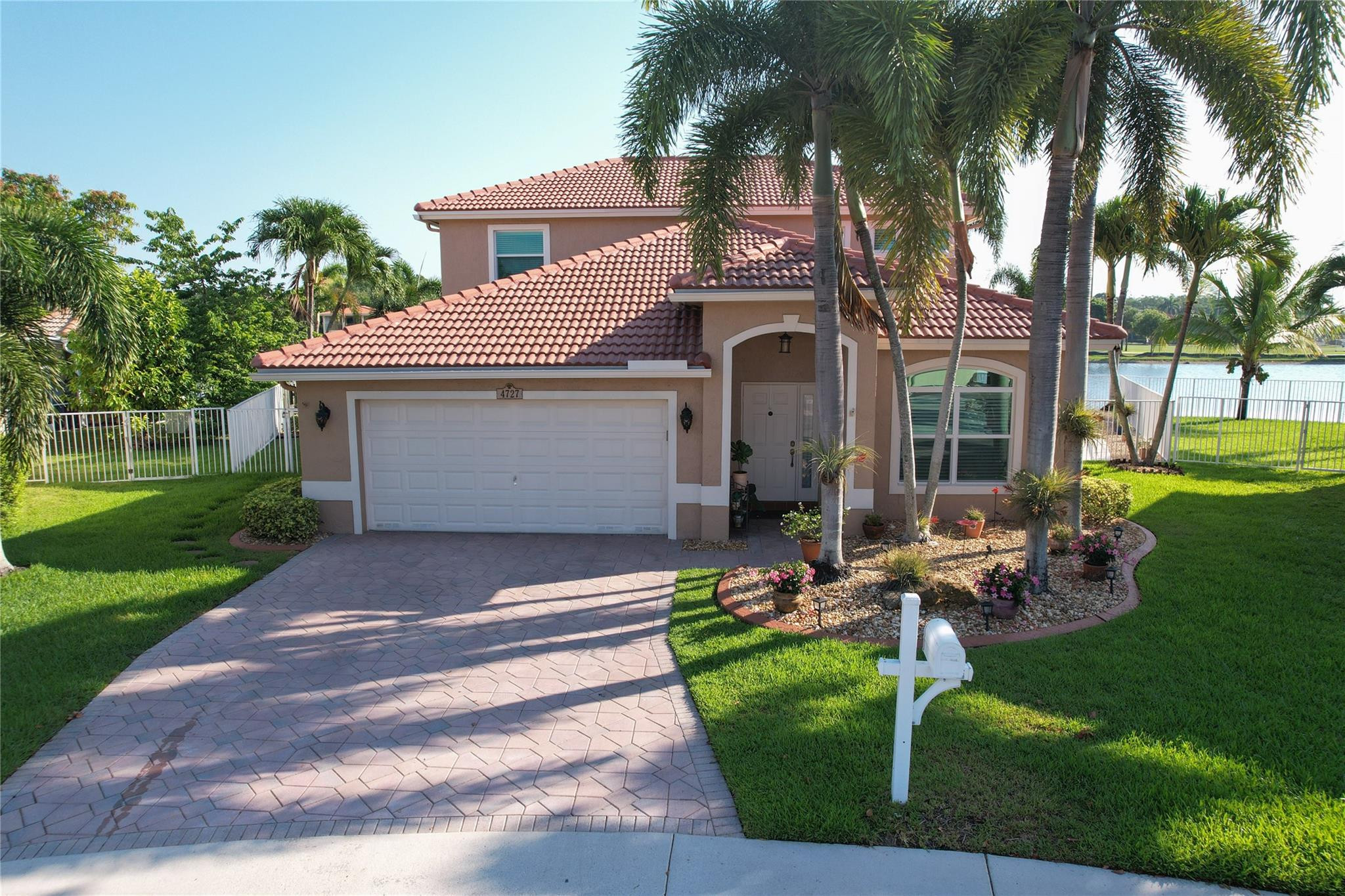 4727 Saint Simon Dr