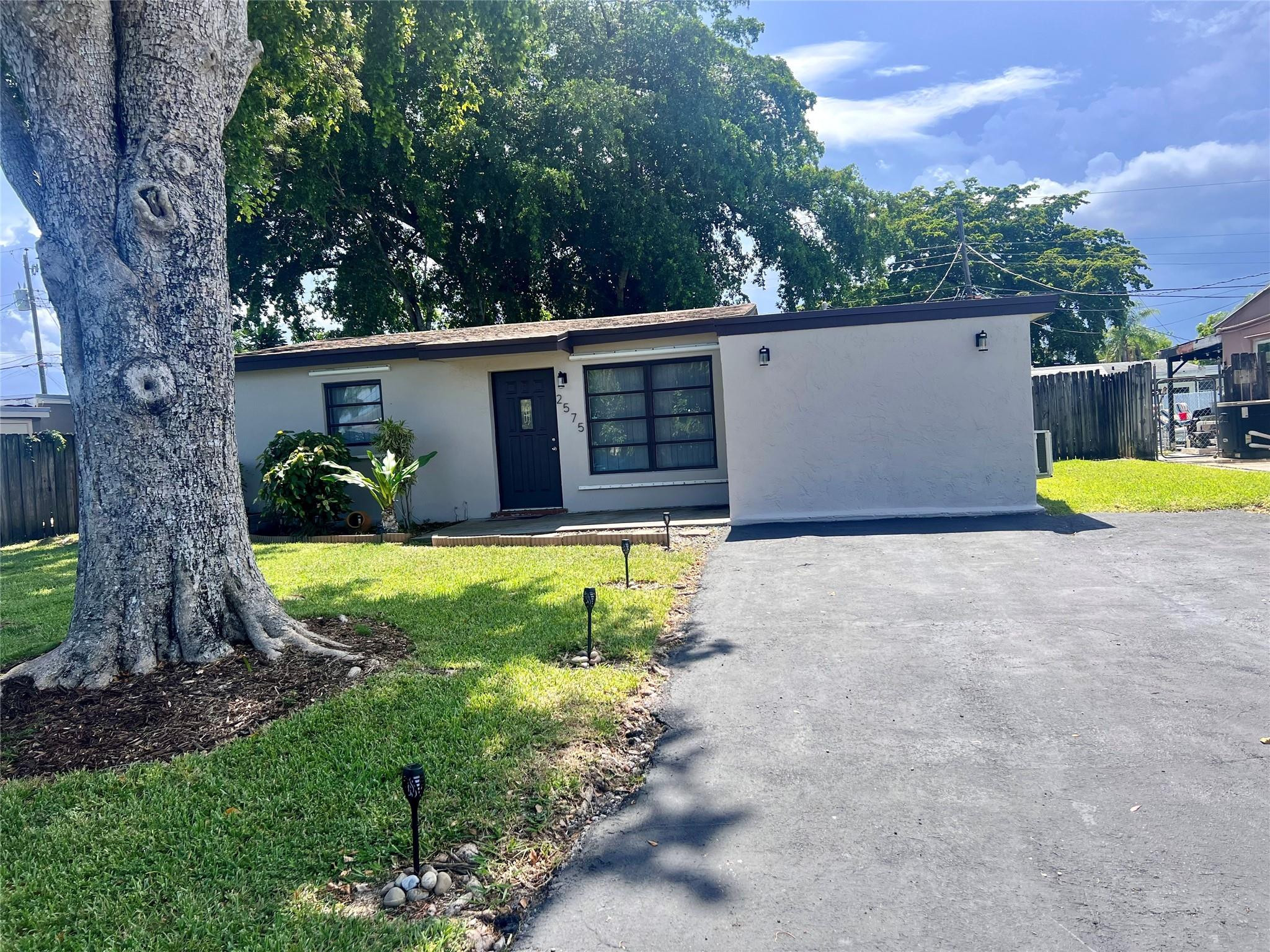2575 NW 64th Ave