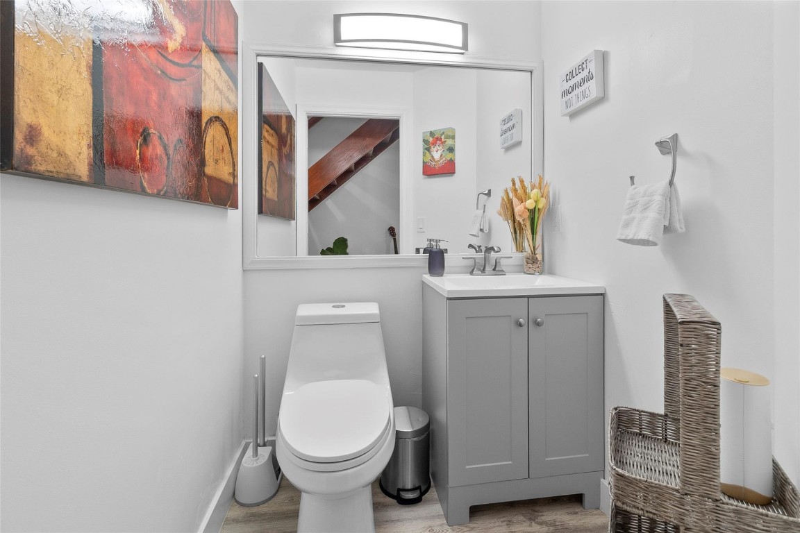 4913 Riverside Dr 204