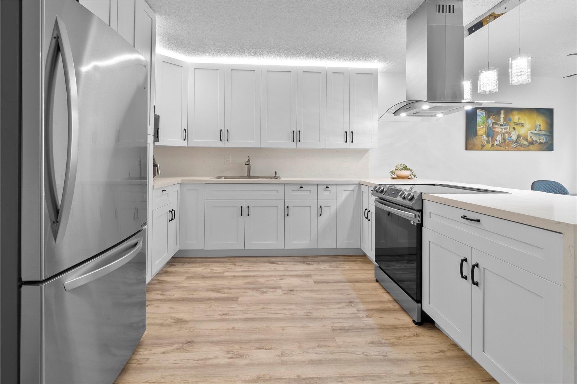 4913 Riverside Dr 204