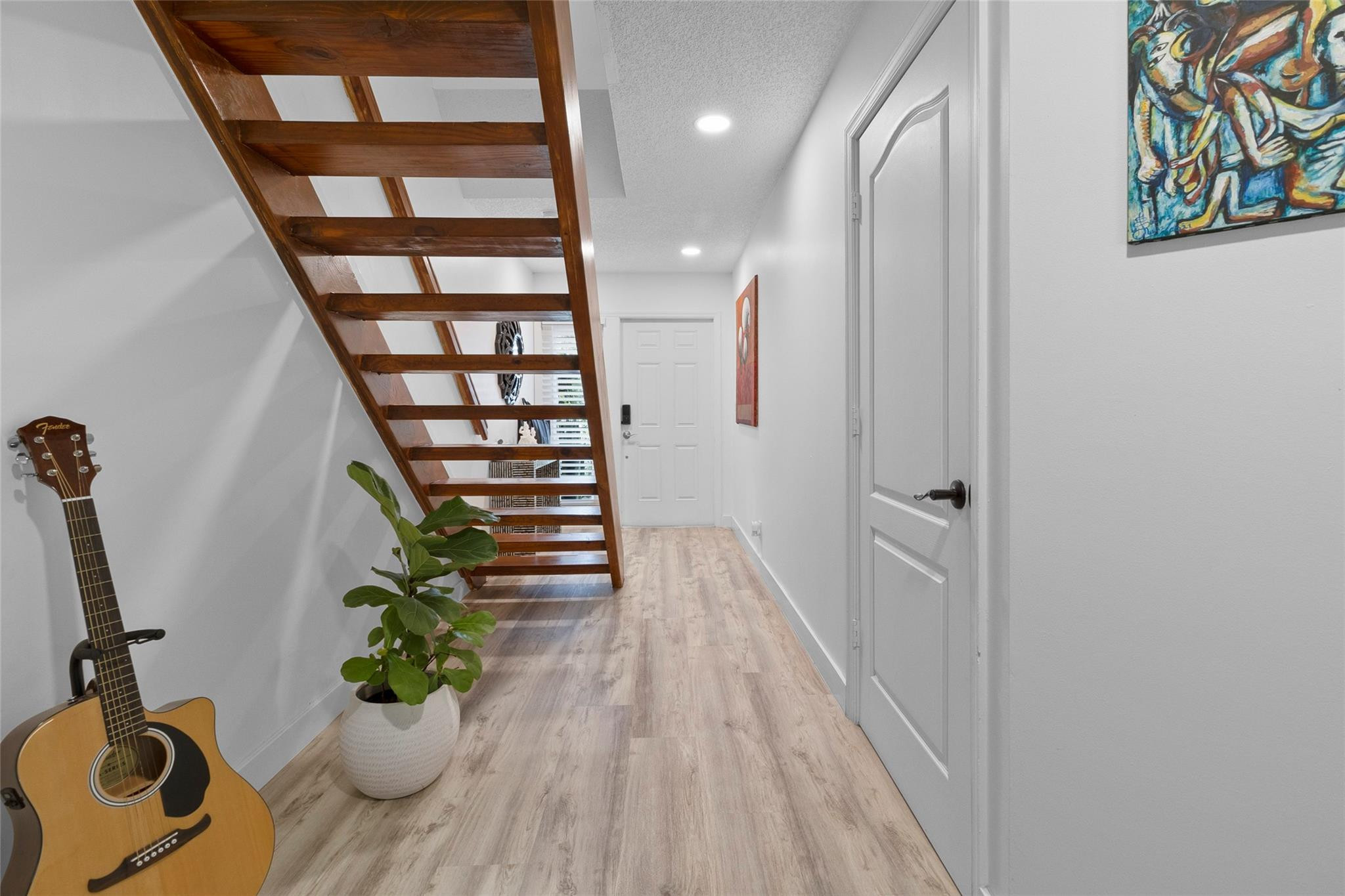 4913 Riverside Dr 204