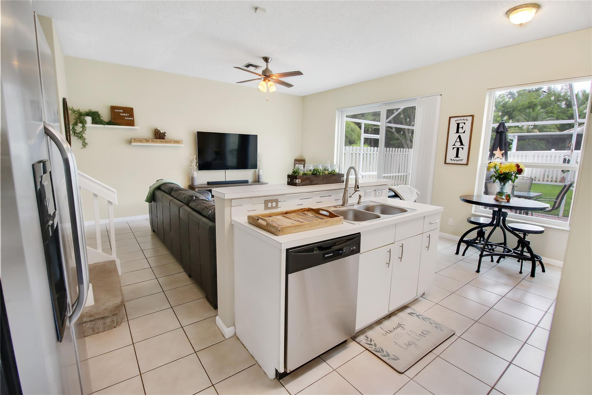 3286 NW 68th Ave