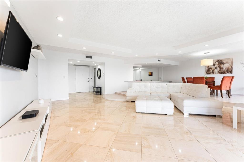 1800 NE 114th St 2301