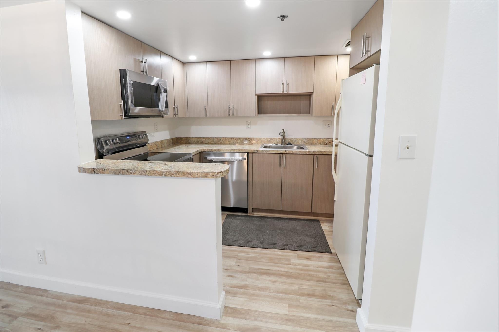 3300 W Rolling Hills Cir 503