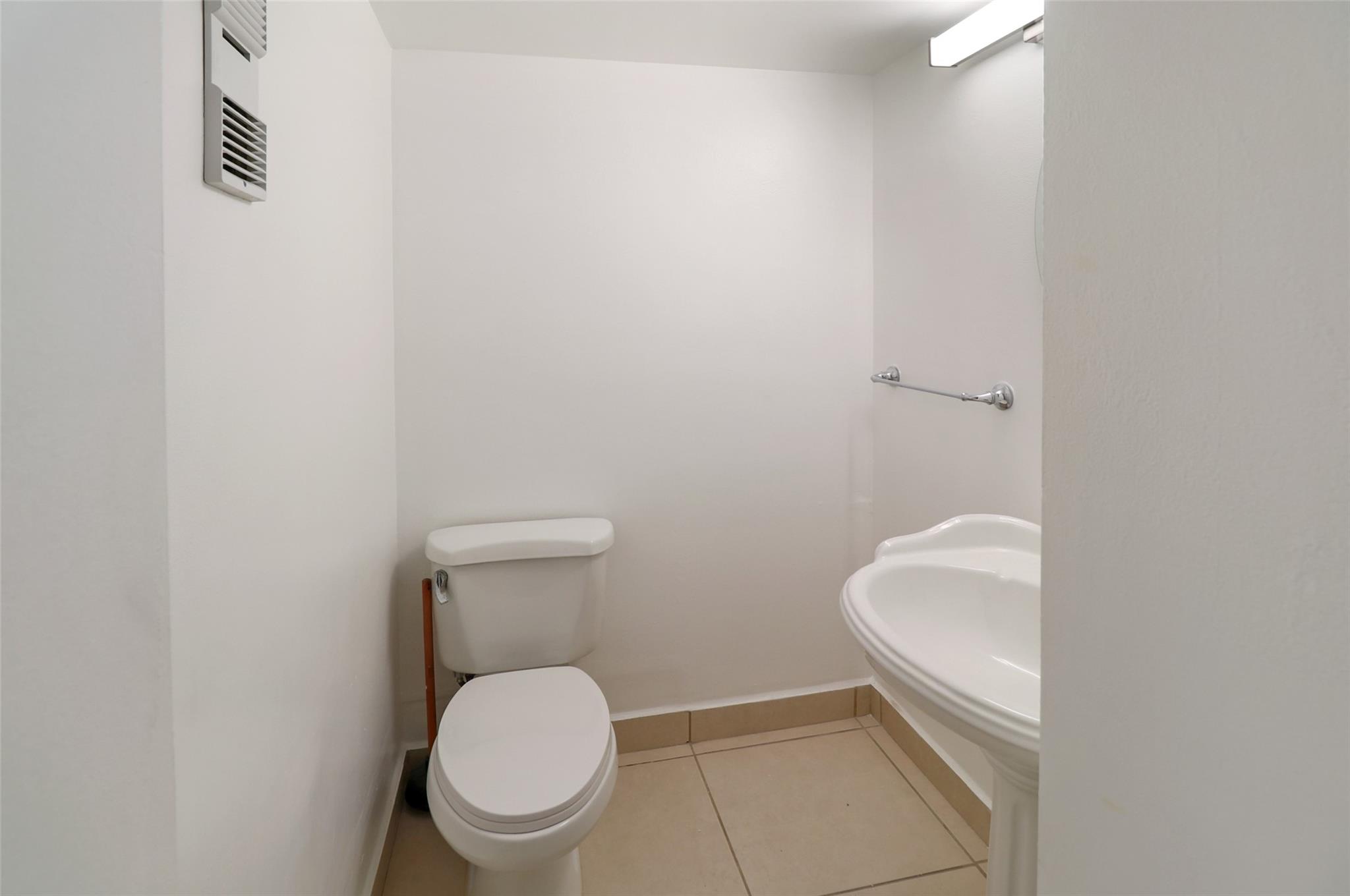 3300 W Rolling Hills Cir 503