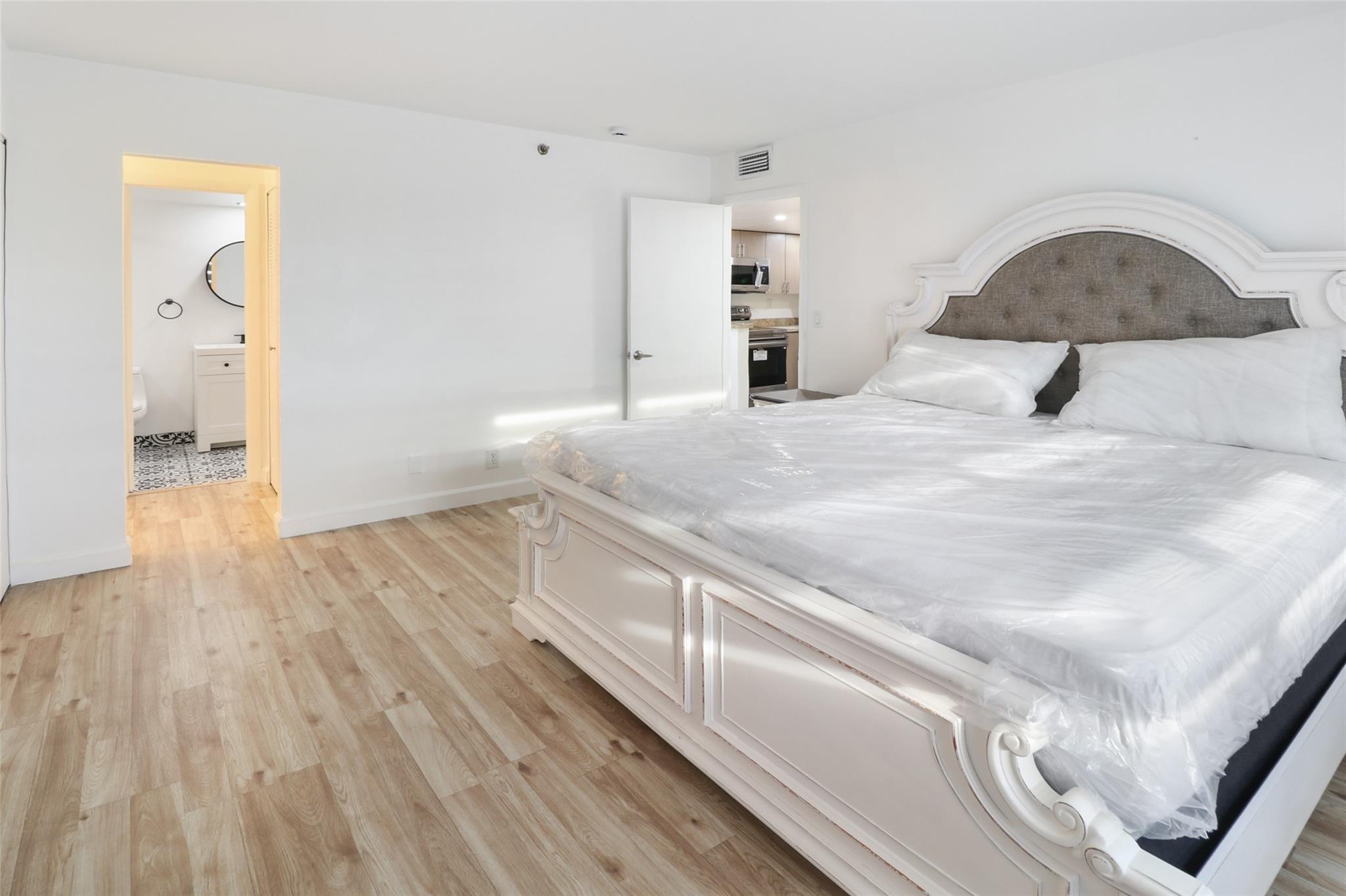 3300 W Rolling Hills Cir 503