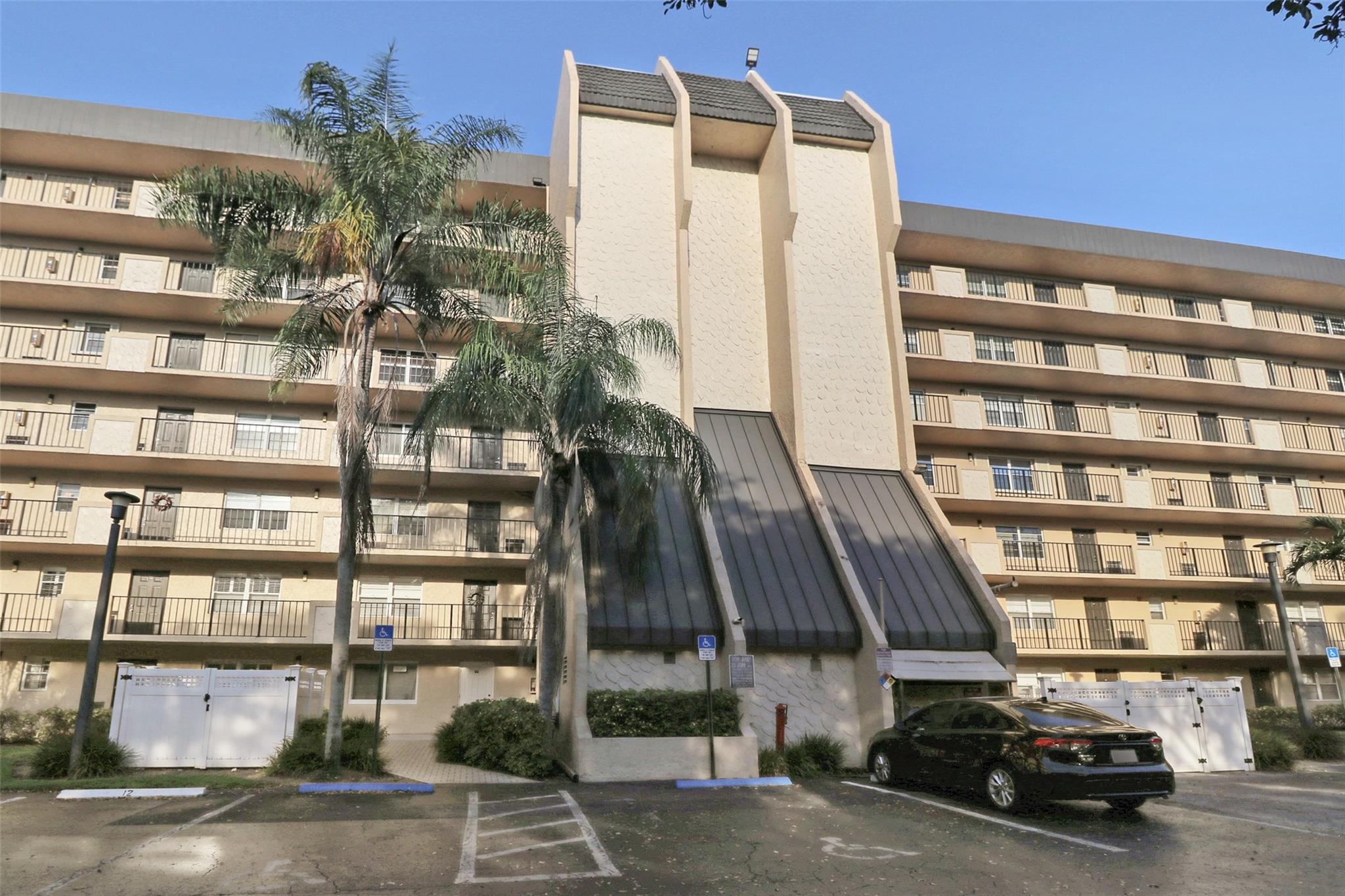 3300 W Rolling Hills Cir 503