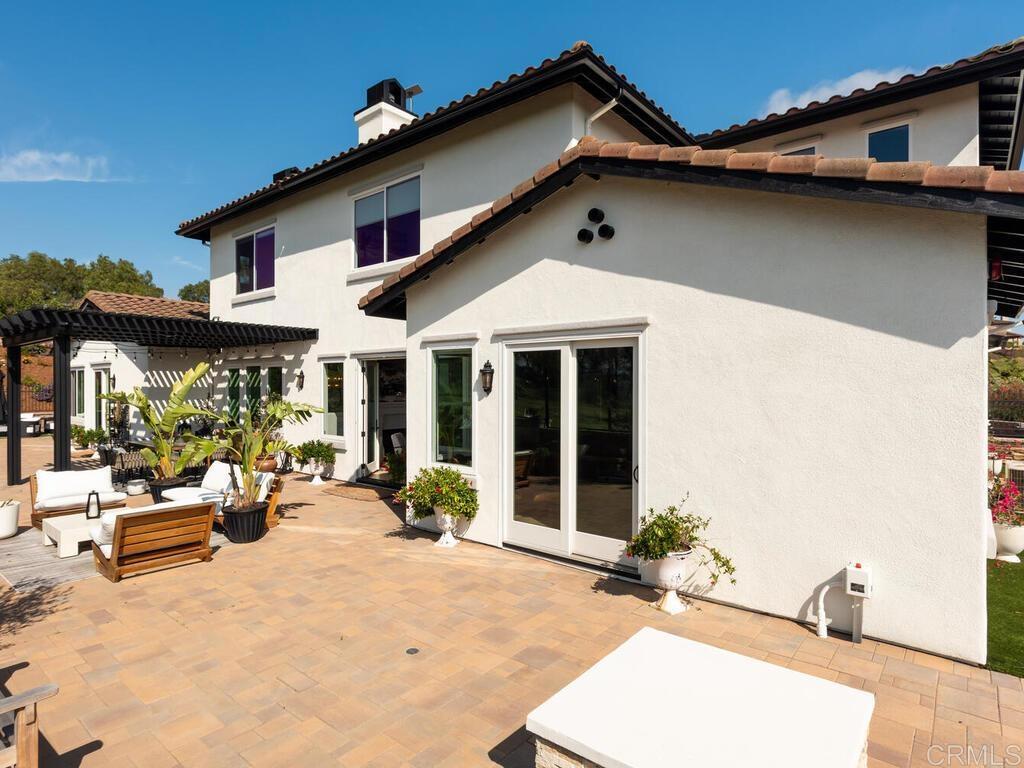 1210 Clos Duval