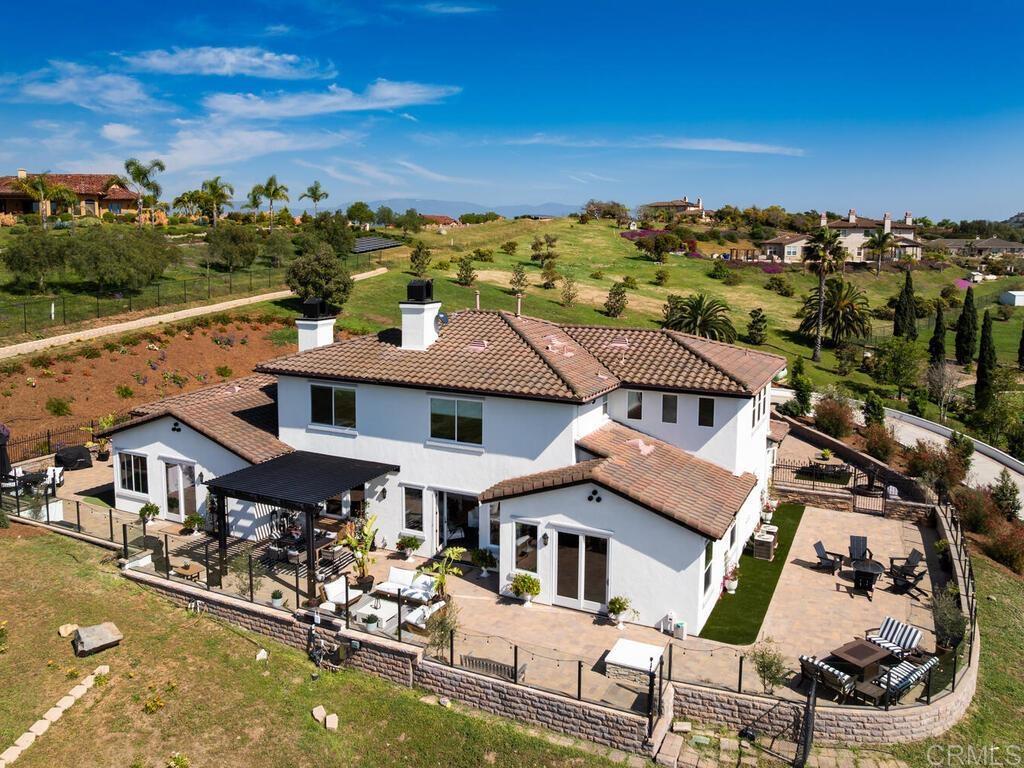 1210 Clos Duval