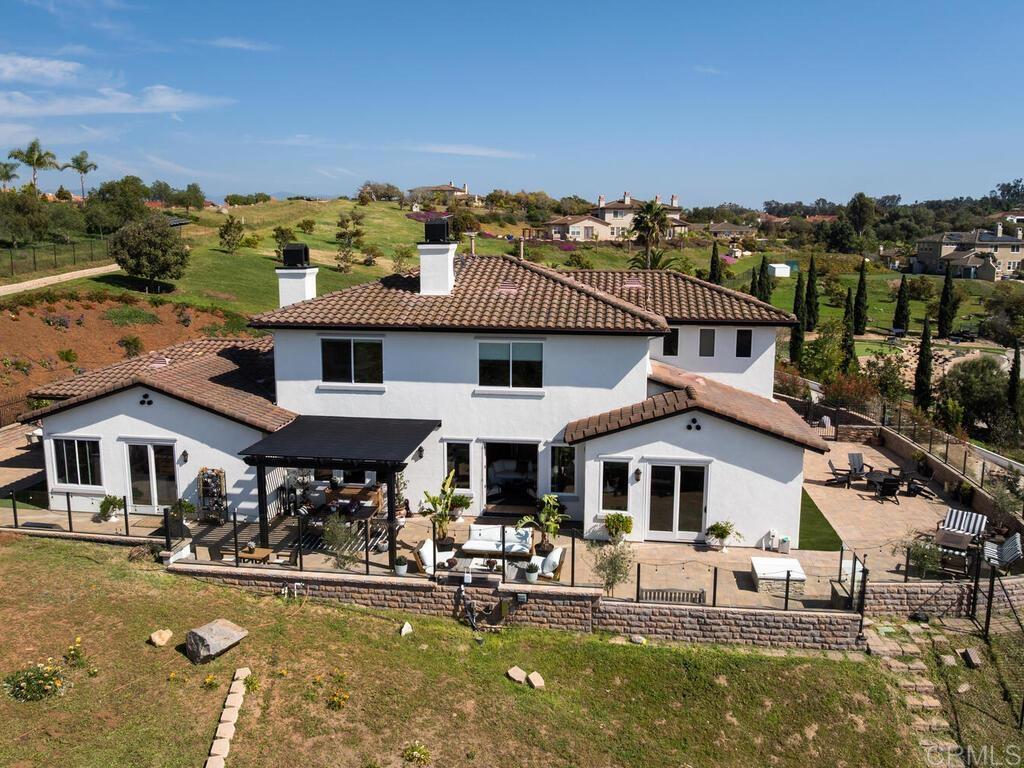 1210 Clos Duval