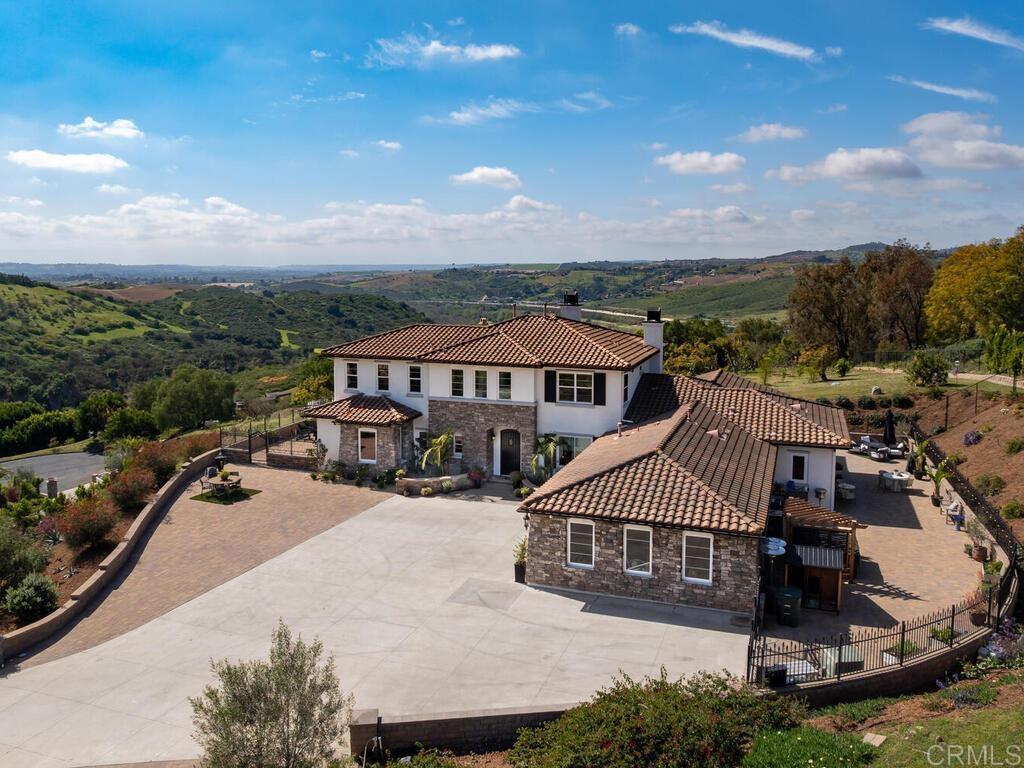 1210 Clos Duval